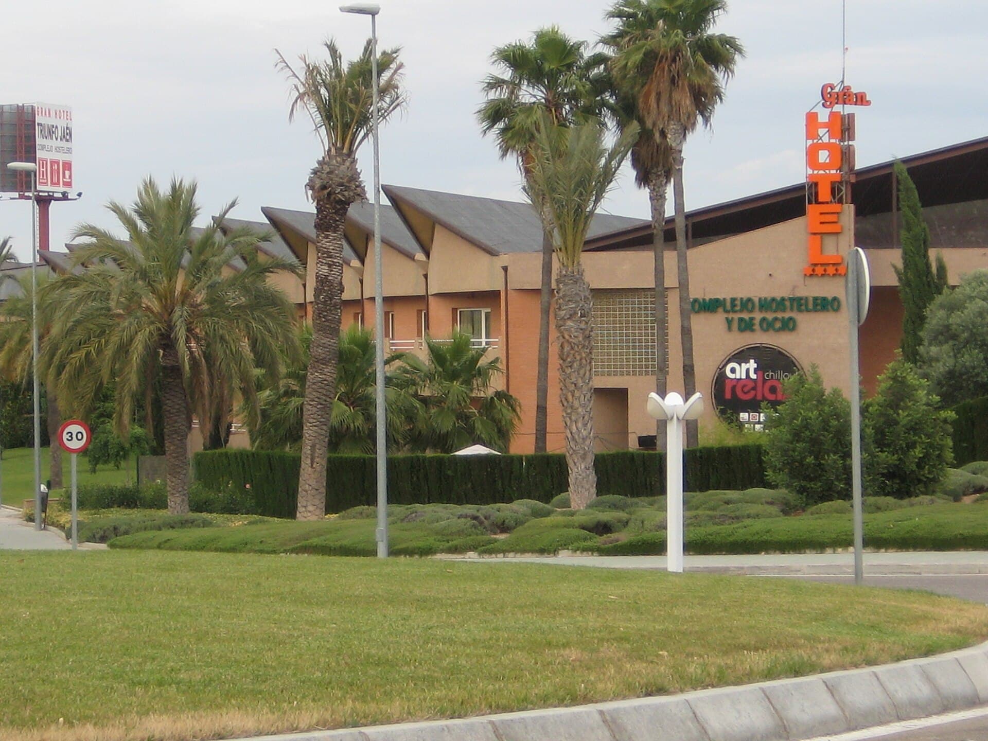 Hotel HO Ciudad de Jaén (via Wikimedia Commons, CC BY-SA 4.0)