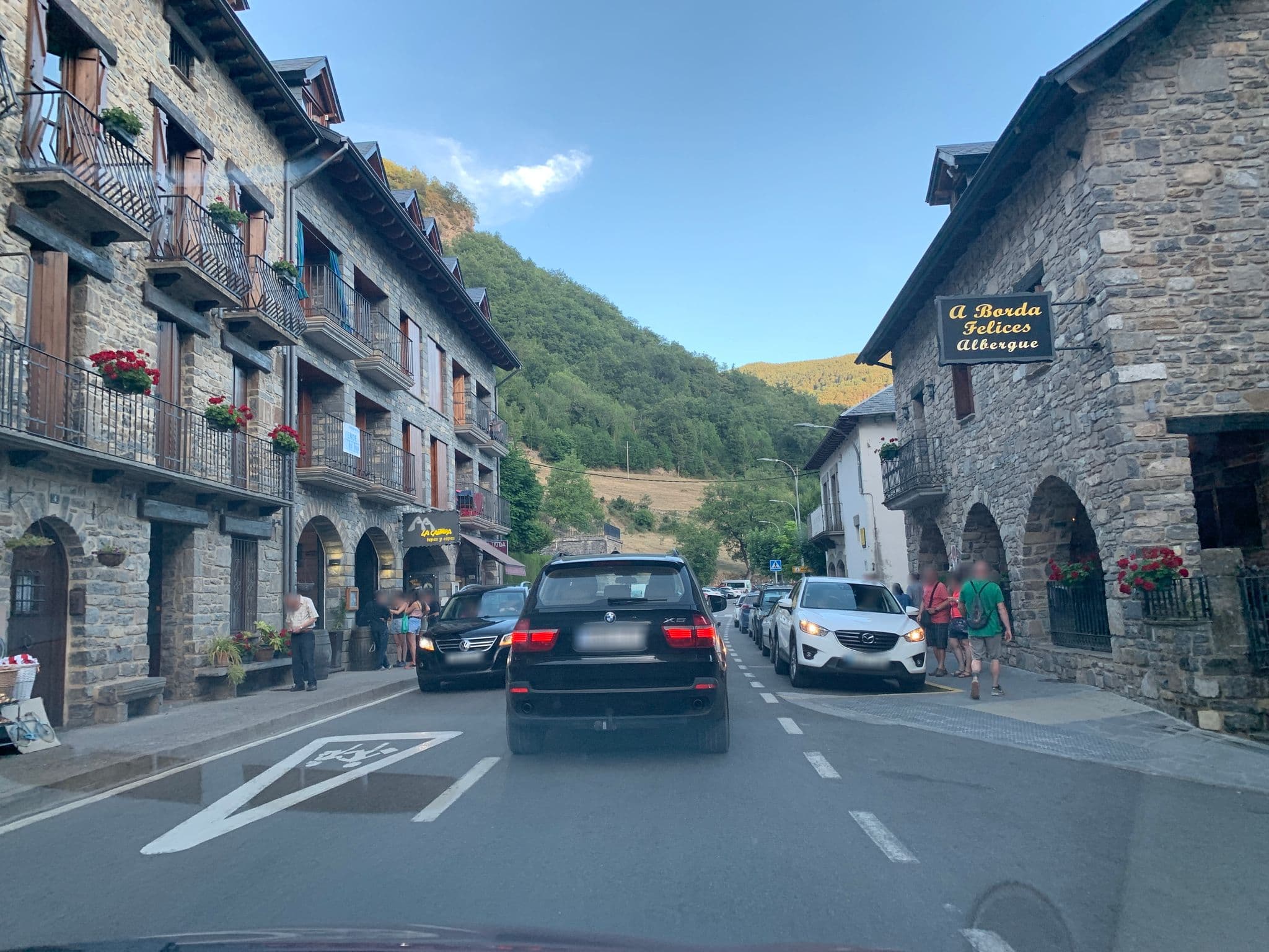 Street view near Hotel Pradas Ordesa, Sabiñánigo — © robot8a (CC BY-SA · Mapillary)