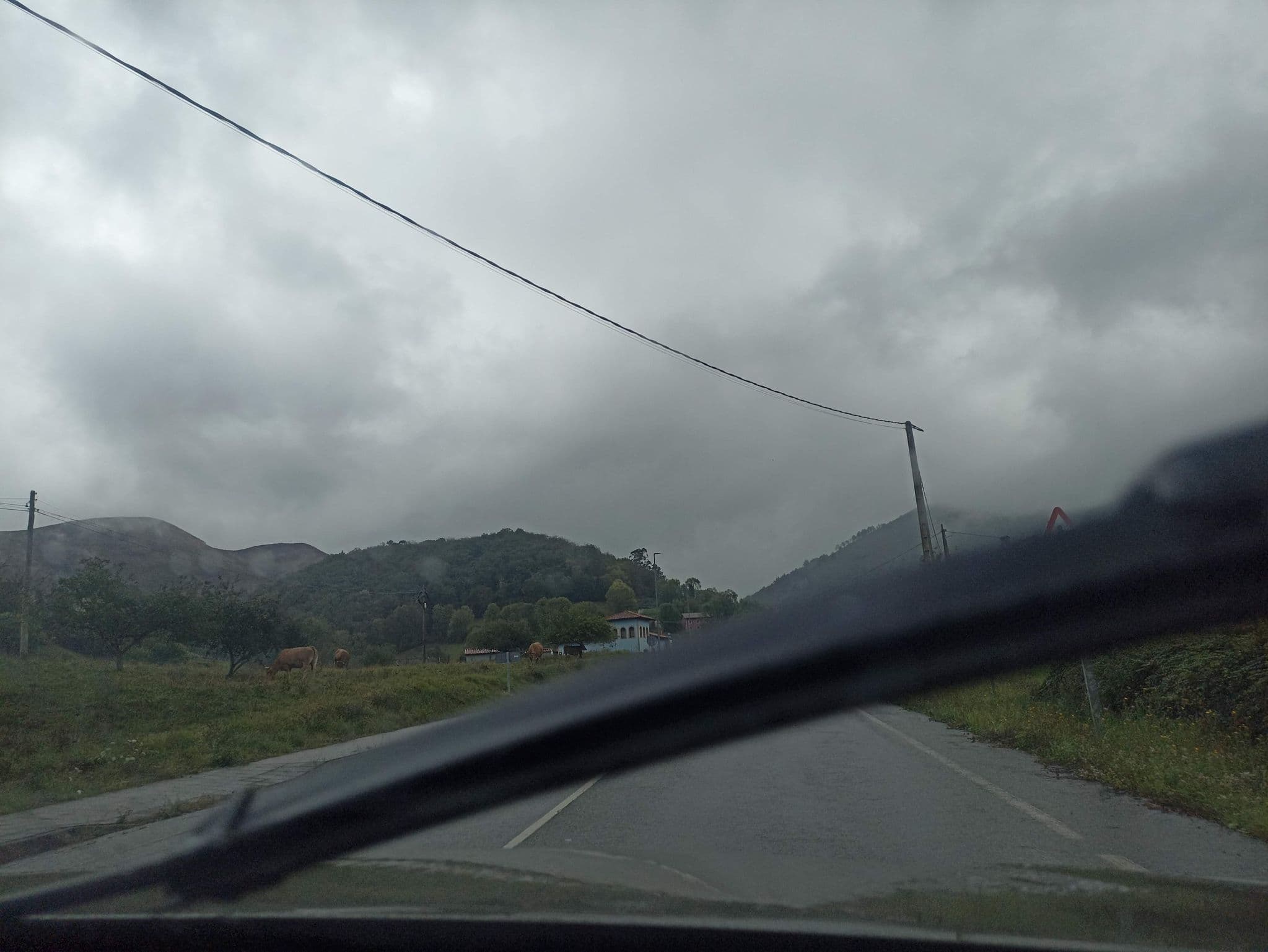 Street view near El Pedrayu, Carreña