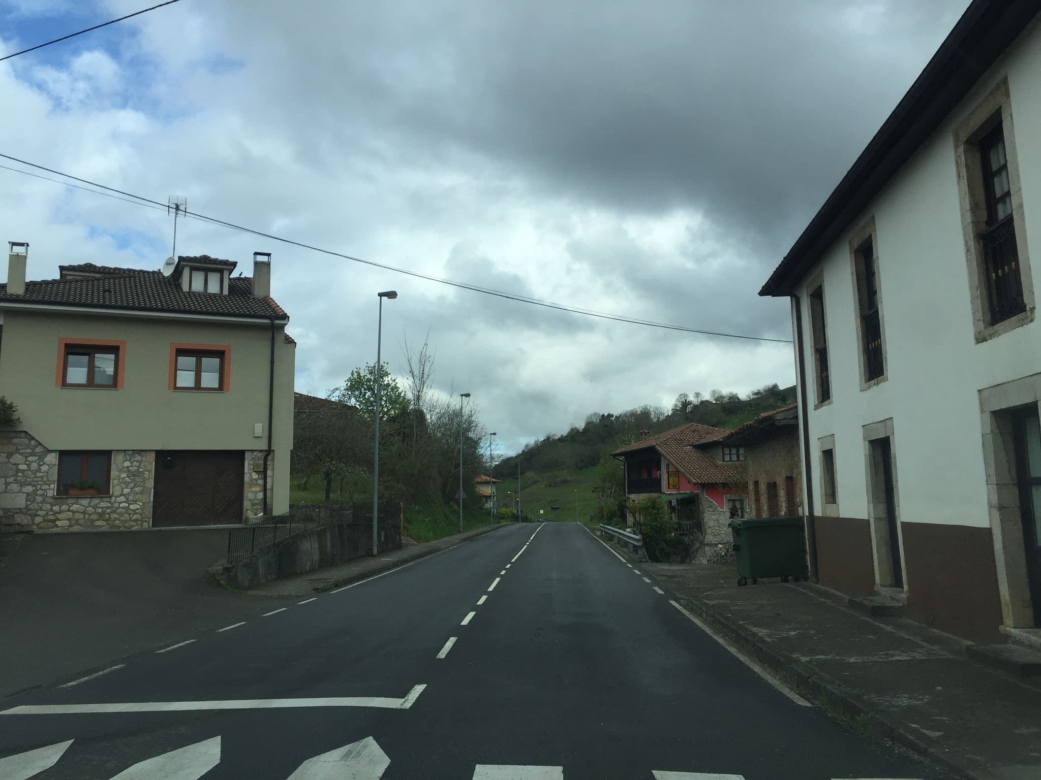 Street view near La casa de Carolina, Carreña