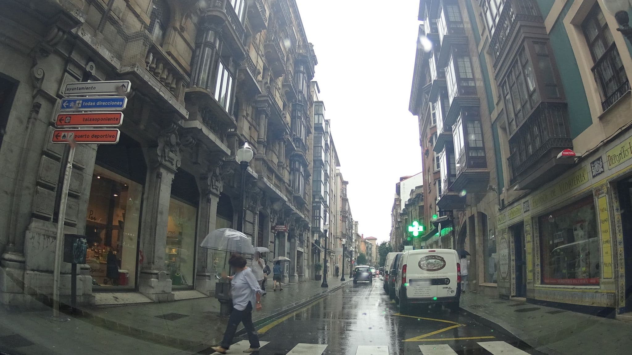 Street view near Hotel Alcomar, Gijón — © robertogeb (CC BY-SA · Mapillary)