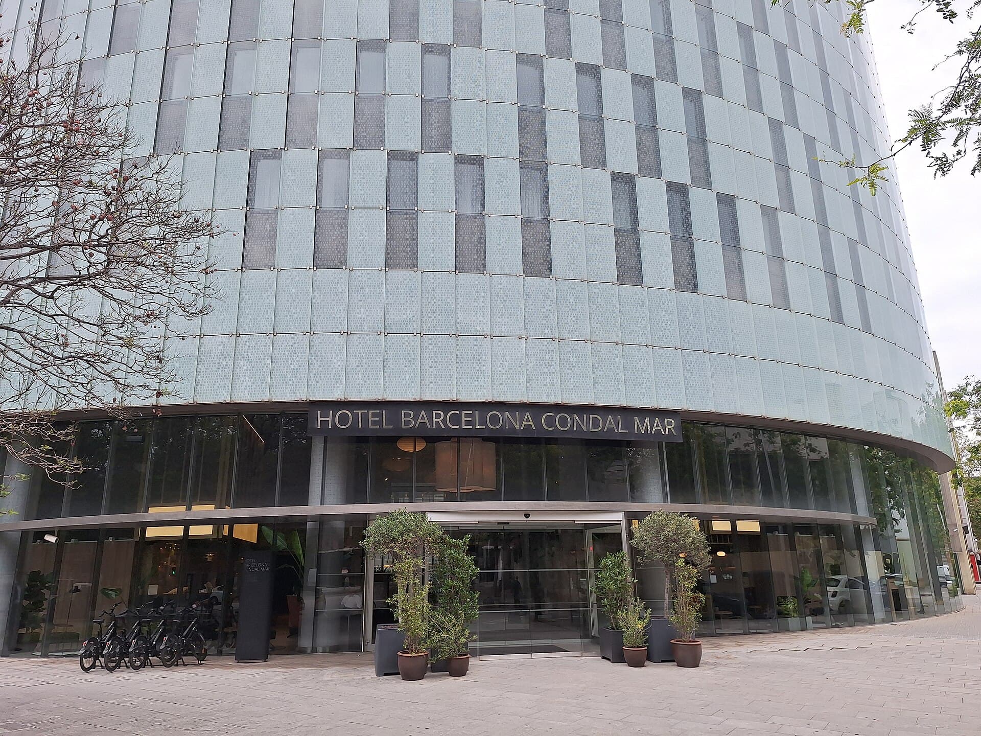Hotel Barcelona Condal Mar Affiliated By Meliá (via Wikimedia Commons, CC BY-SA 3.0)