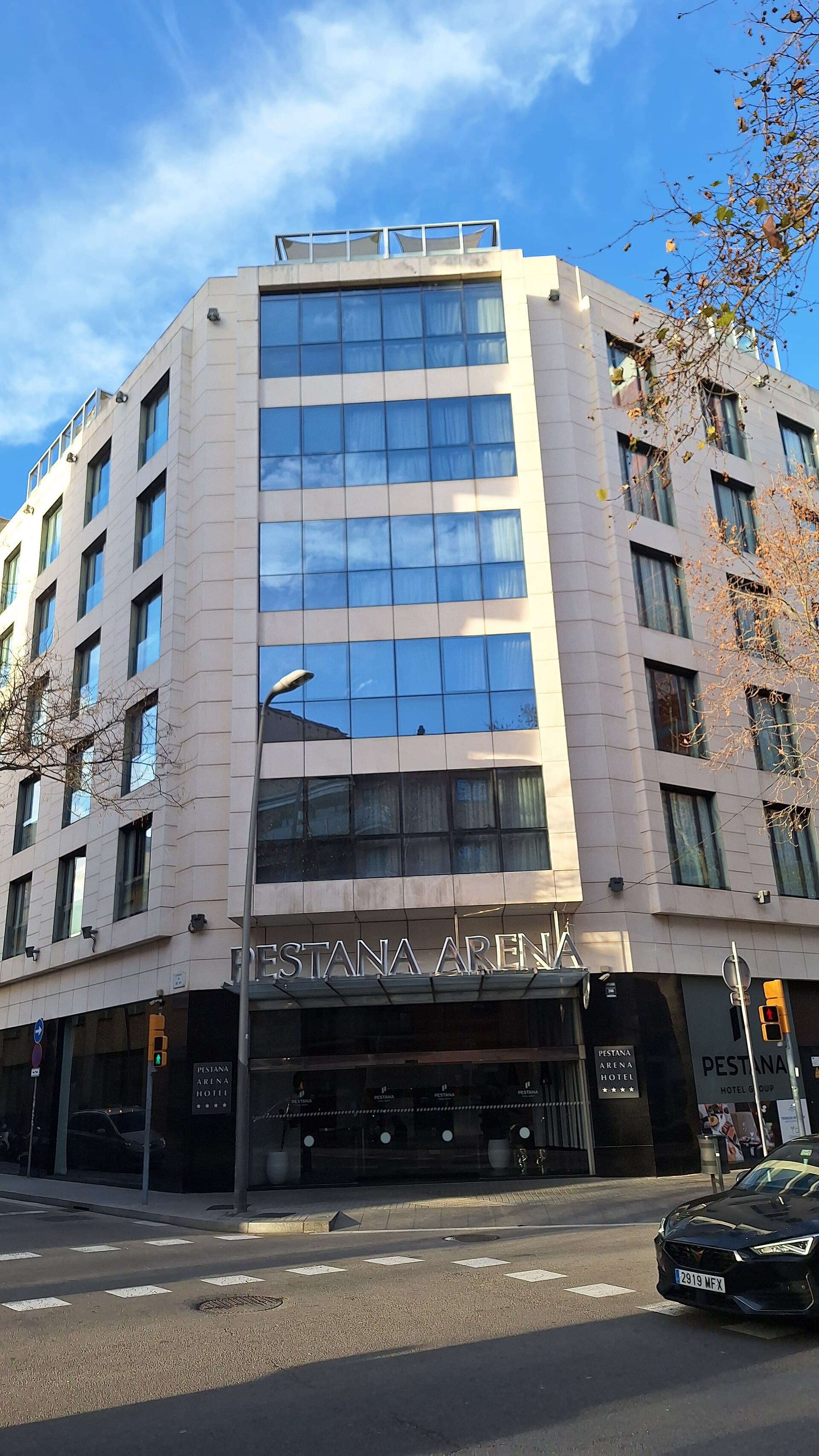 Pestana Arena Hotel (via Wikimedia Commons, CC BY-SA 3.0)