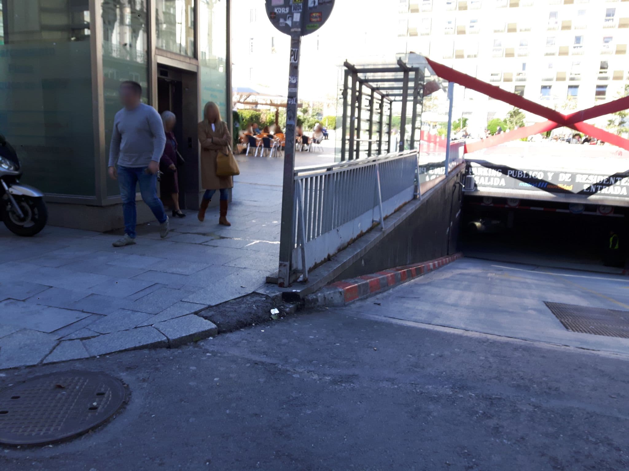 Street view near Room Mate Oscar Hotel, Justicia — © wusel007 (CC BY-SA · Mapillary)