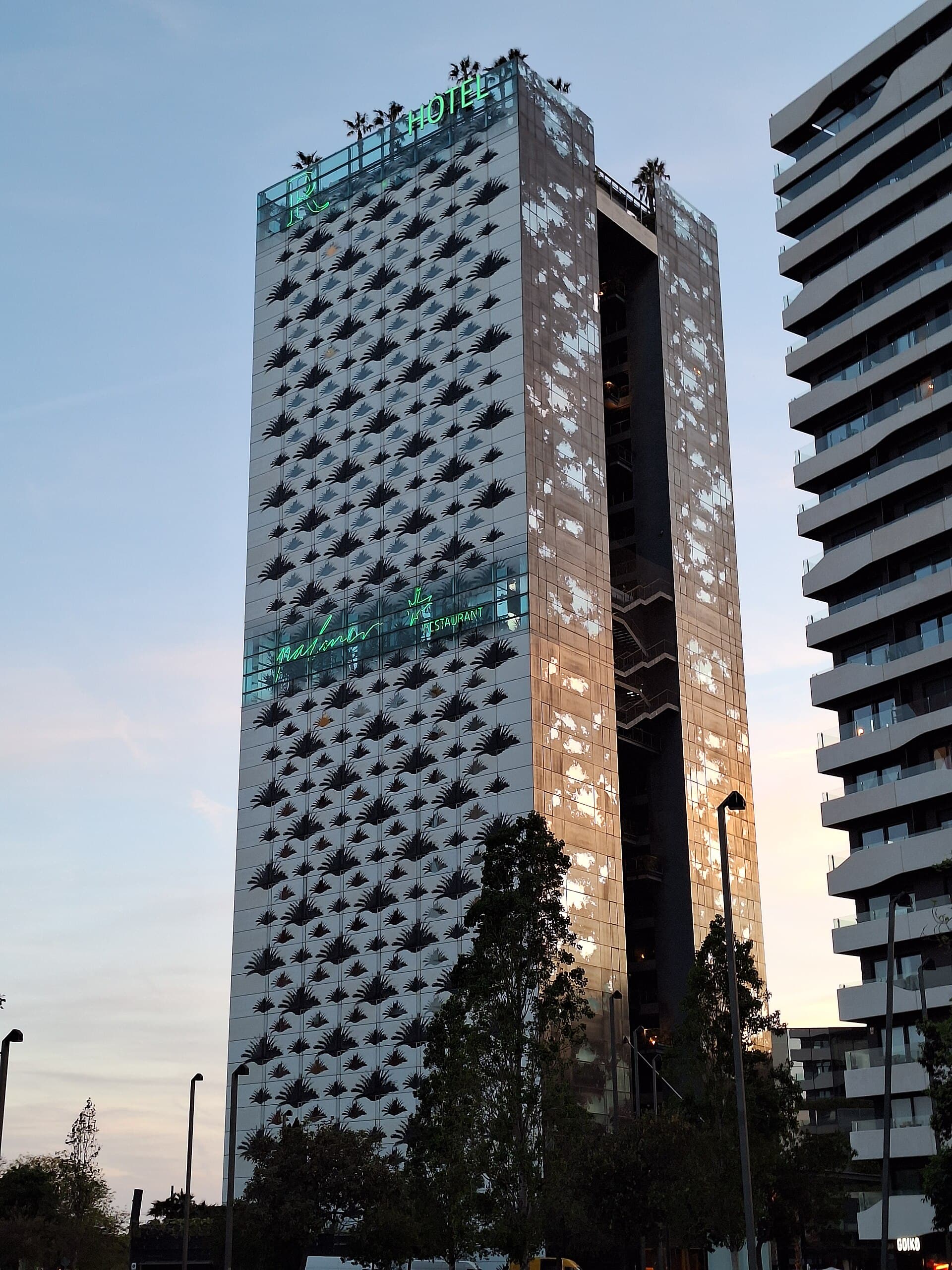 Hotel Renaissance Barcelona Fira (via Wikimedia Commons, CC BY-SA 3.0)