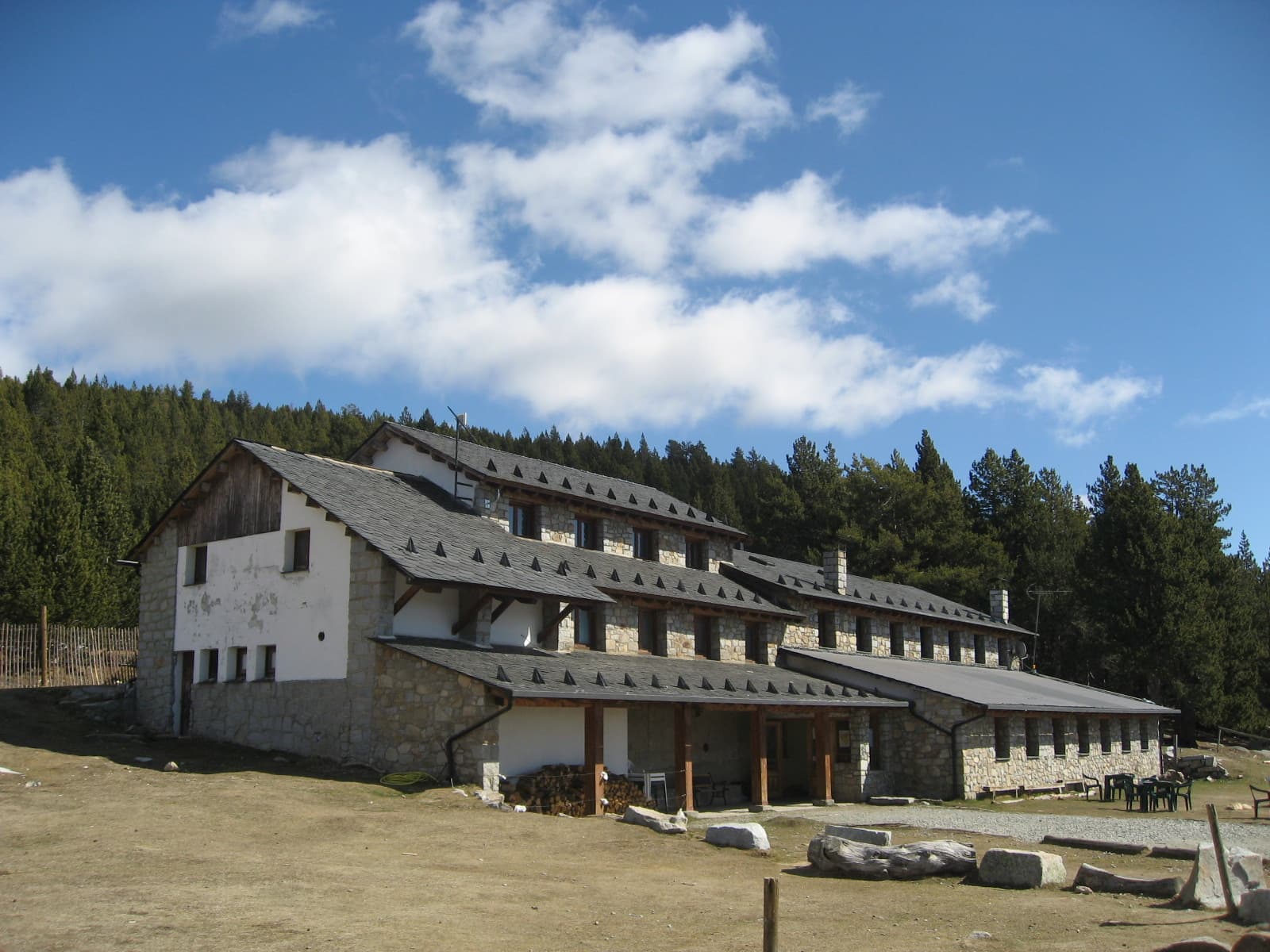 Refugi del Cap del Rec (via Wikimedia Commons, CC BY-SA 3.0)