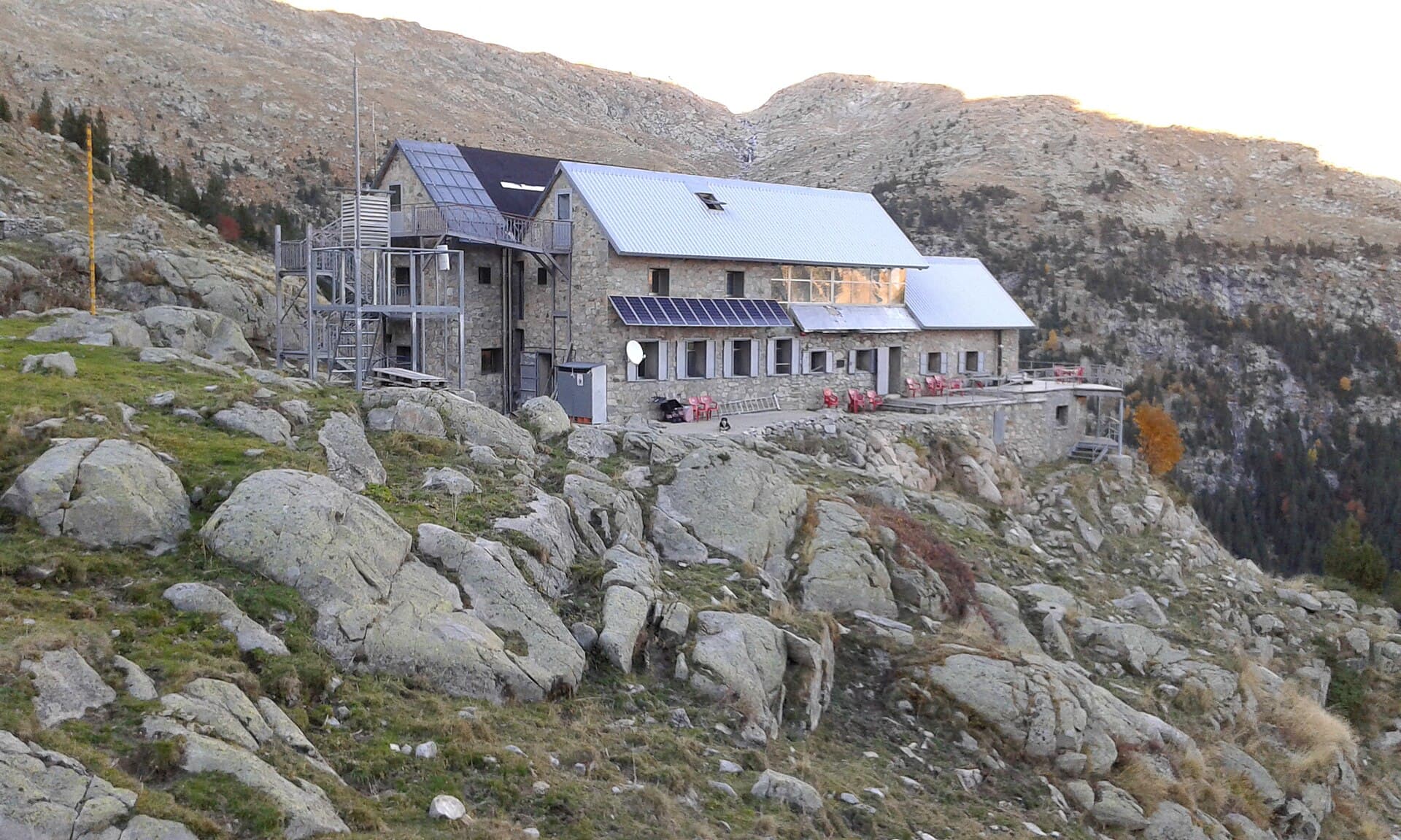 Refugio Ángel Orús (via Wikimedia Commons, CC BY-SA 4.0)