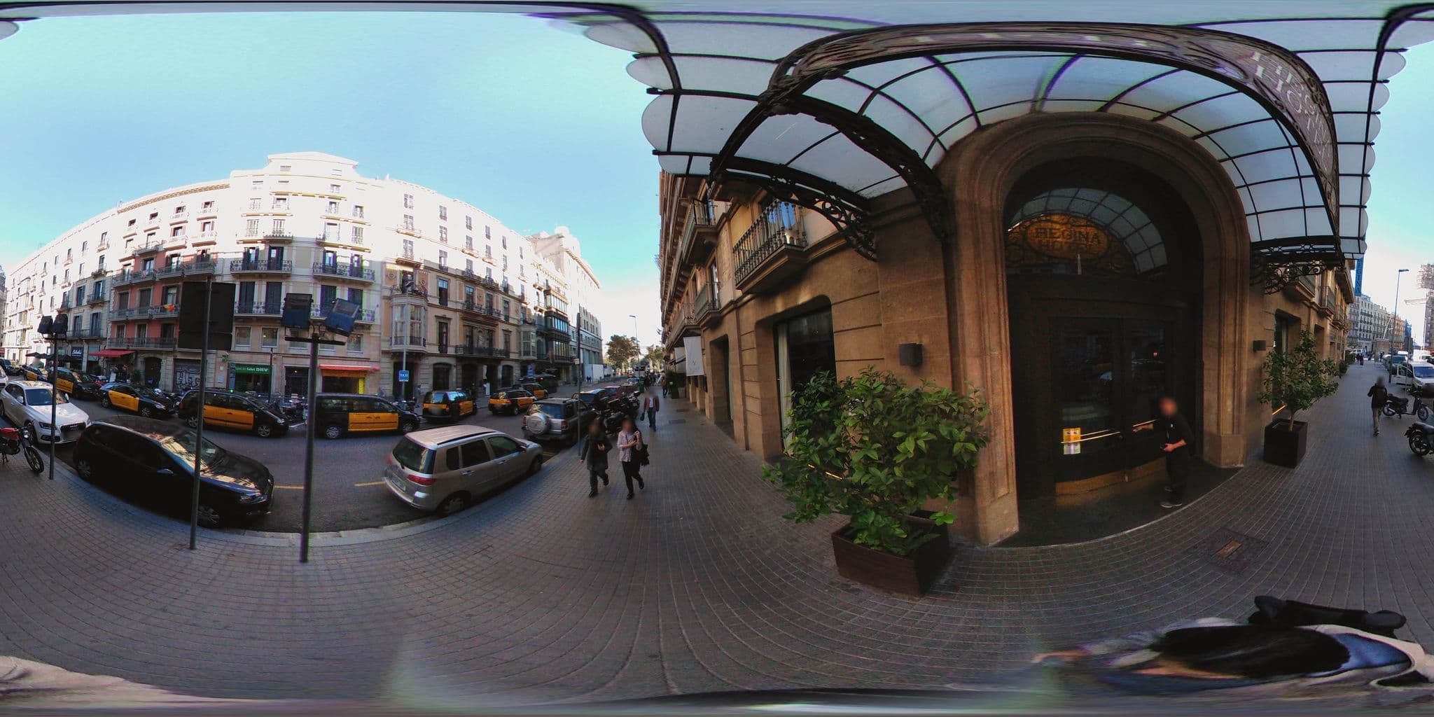 Street view near St. Christopher's Inn, Eixample — © ccossio (CC BY-SA · Mapillary)