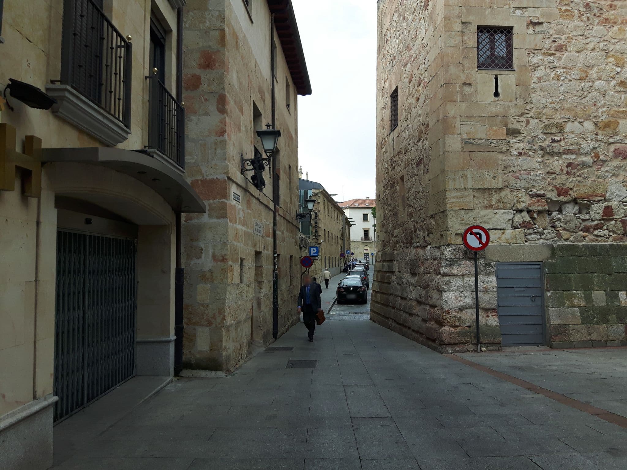 Street view near Luxor Torre del Clavero, Santa Marta de Tormes — © civitas (CC BY-SA · Mapillary)