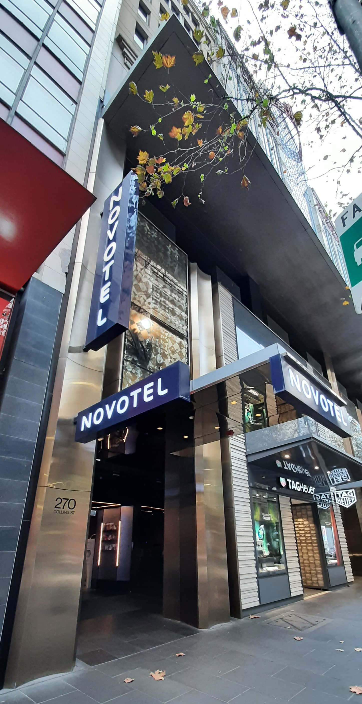Novotel Melbourne on Collins (via Wikimedia Commons, CC BY-SA 4.0)