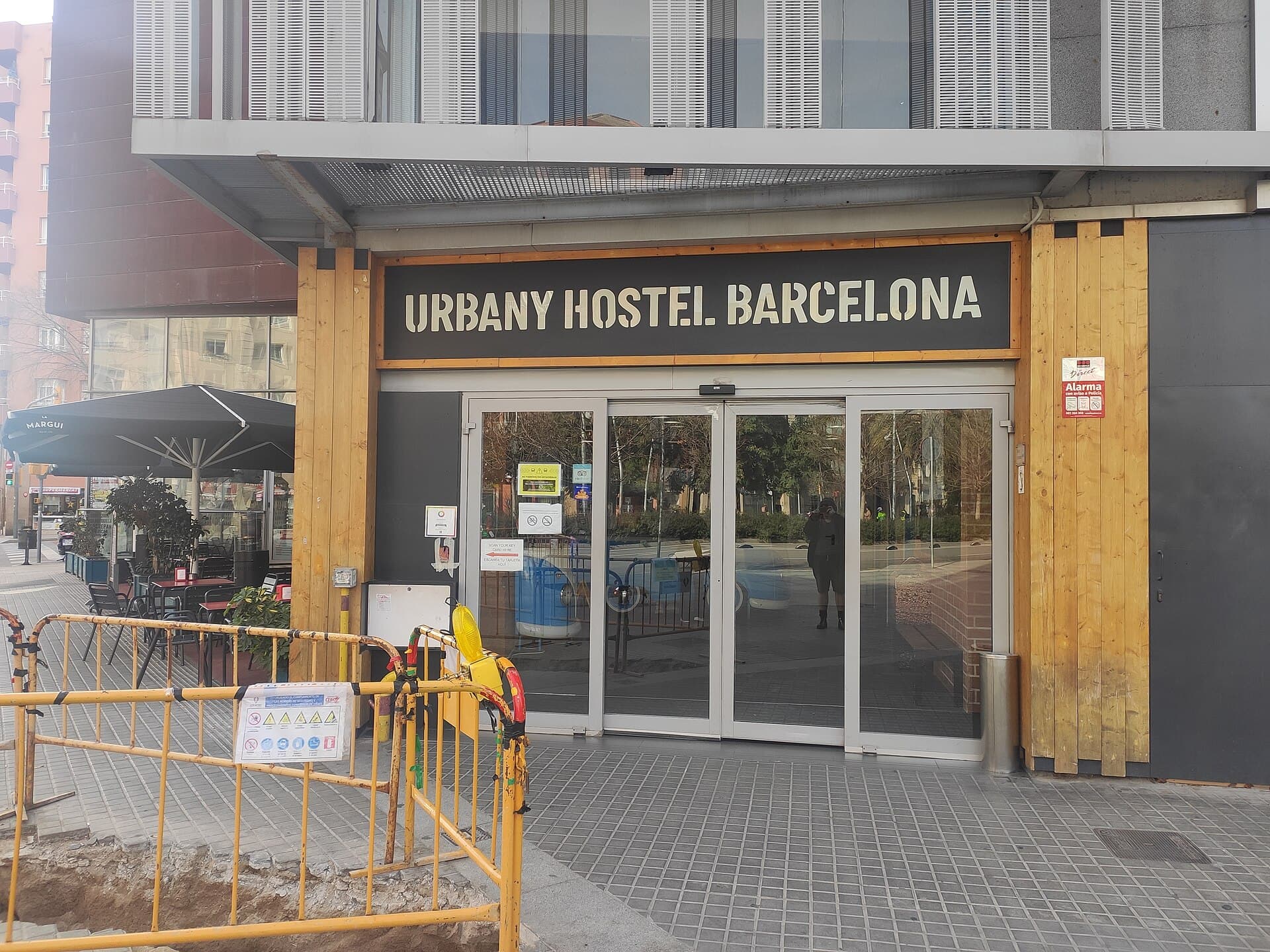Urbany Hostel Barcelona (via Wikimedia Commons, CC BY-SA 4.0)