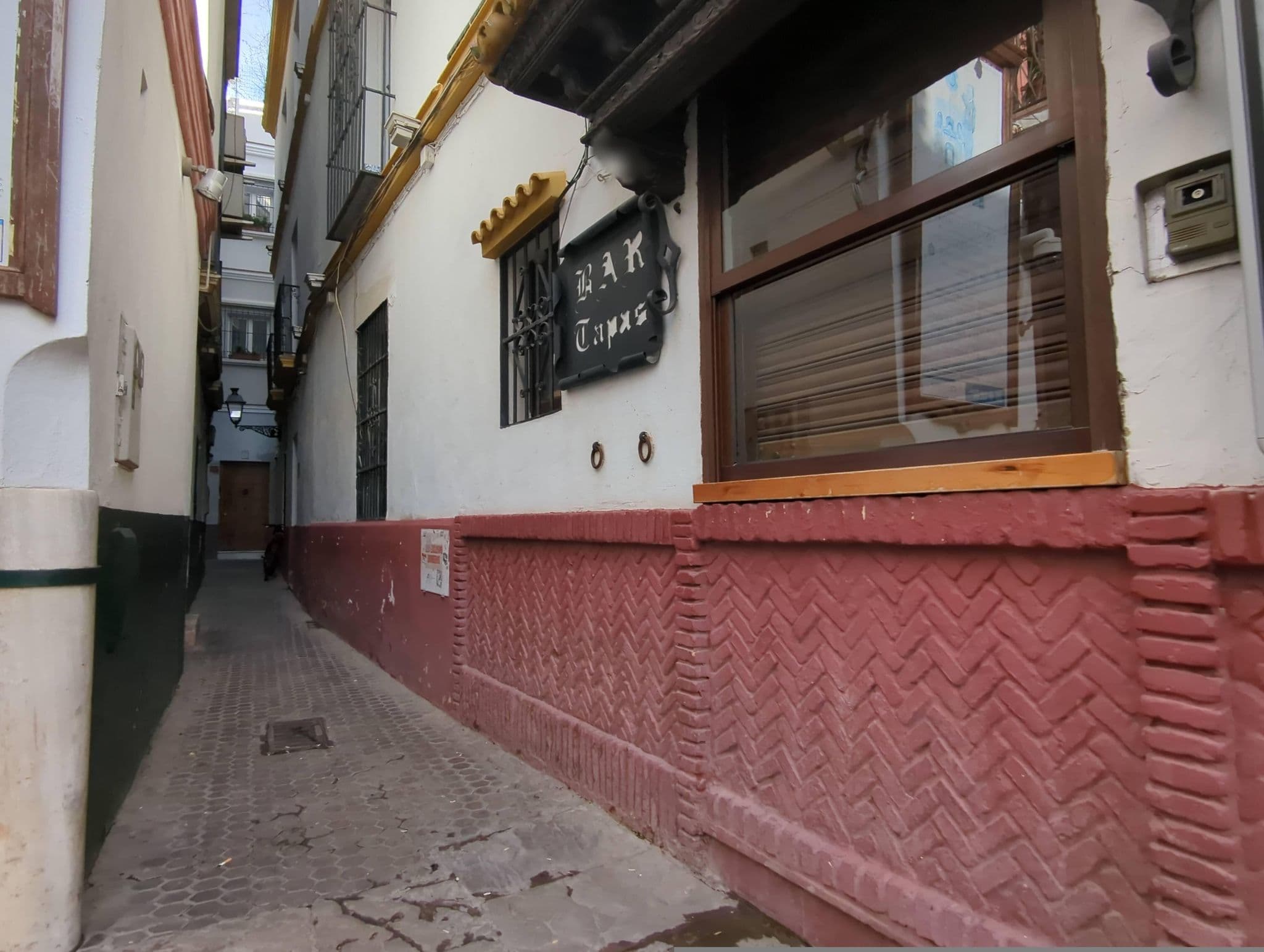 Street view near Hosteria del Laurel, Sevilla