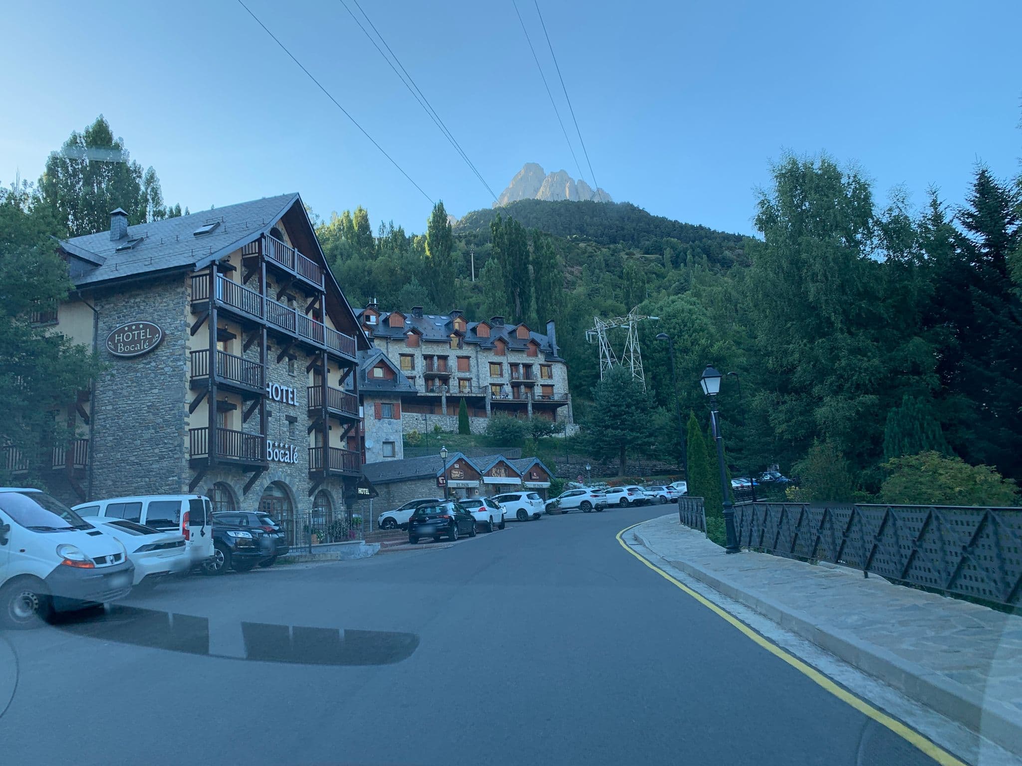 Street view near Hotel Bocalé, Sallent de Gállego
