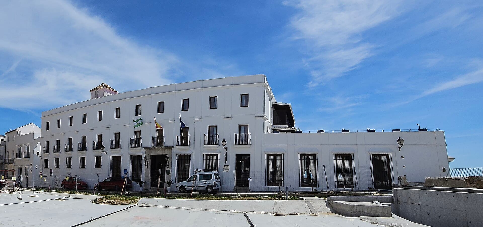 Parador Arcos de la Frontera (via Wikimedia Commons, CC BY 4.0)