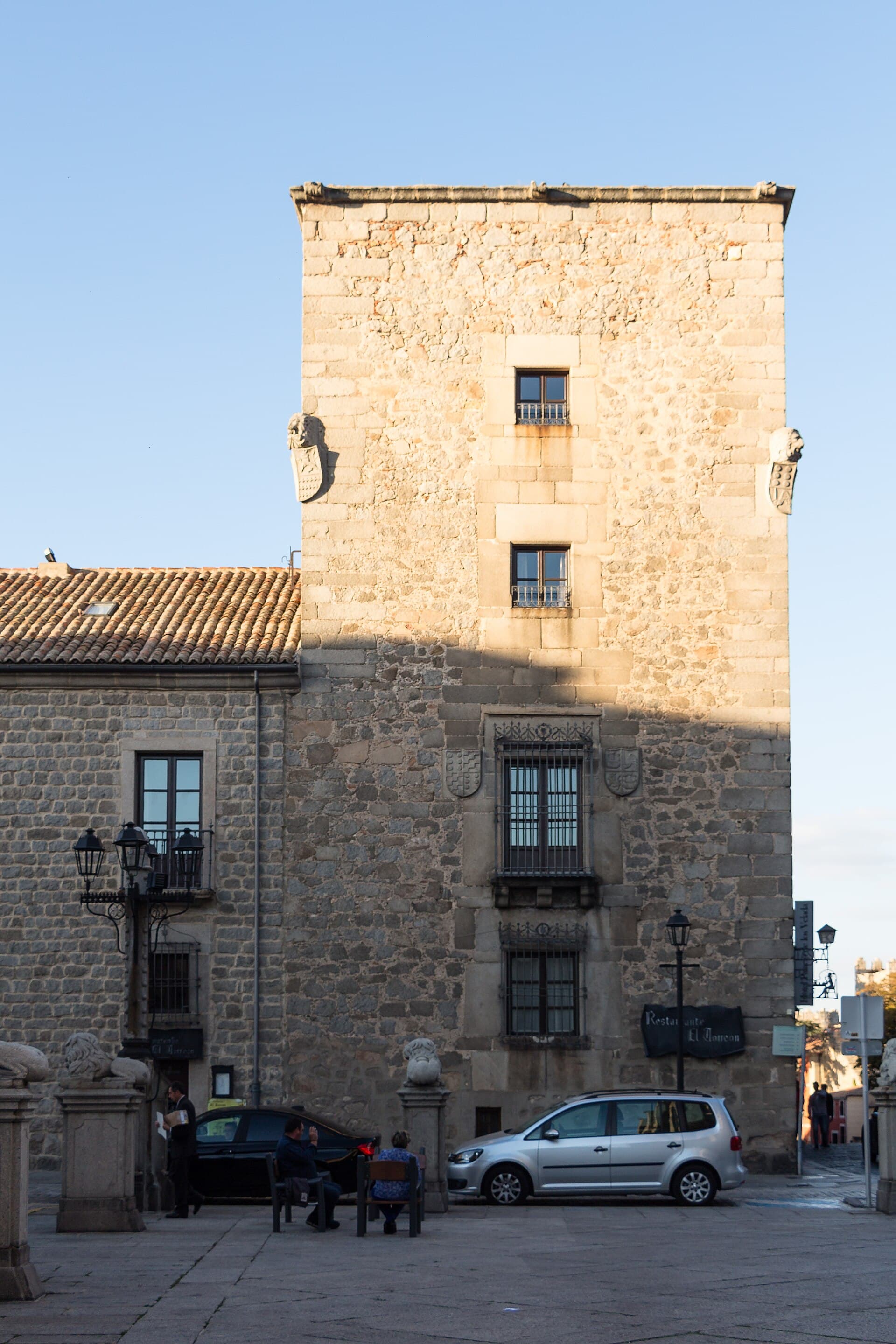 Hotel Palacio de los Velada (via Wikimedia Commons, CC BY-SA 4.0)