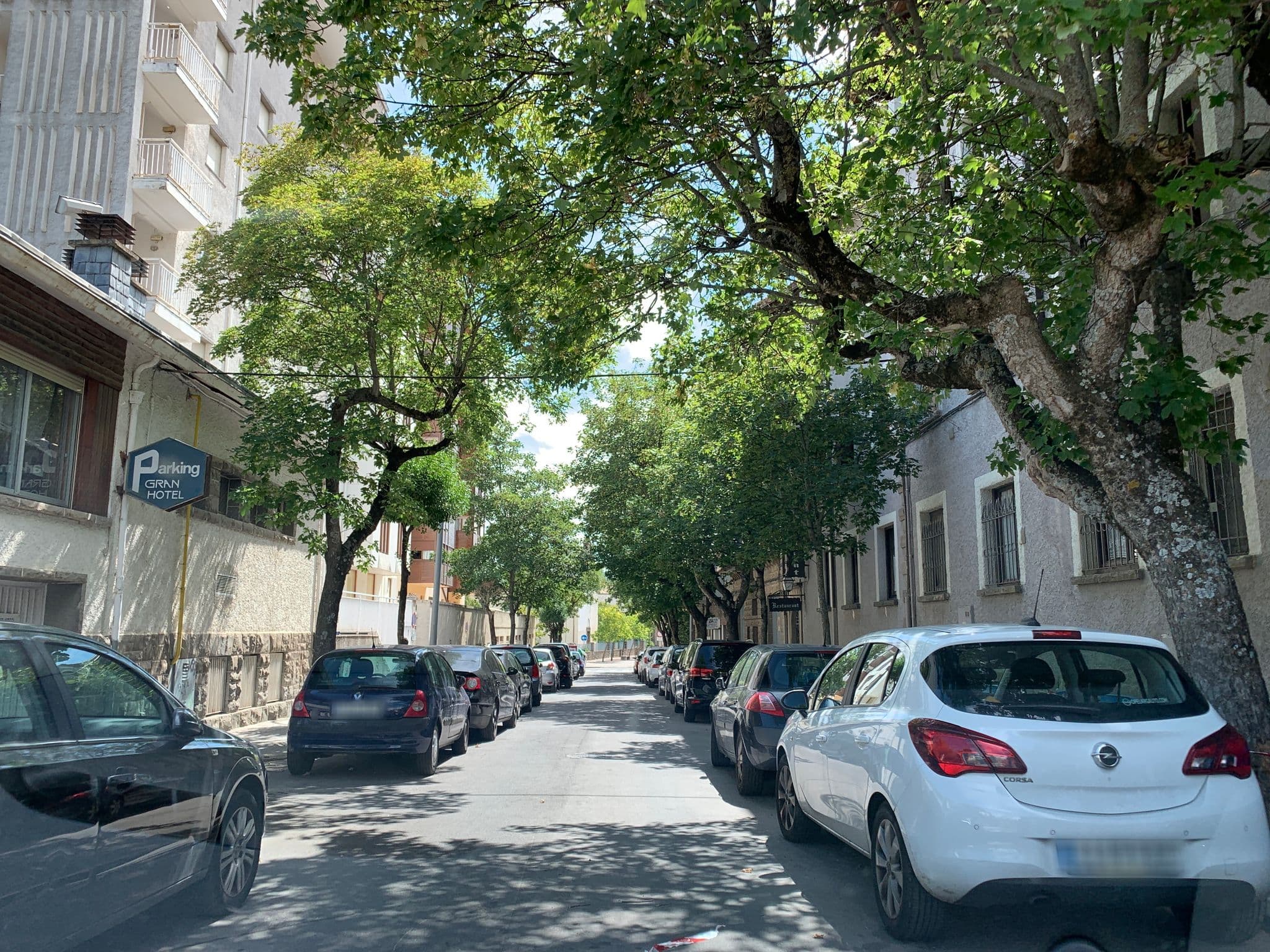Street view near Hotel Conde Aznar, Jaca — © robot8a (CC BY-SA · Mapillary)