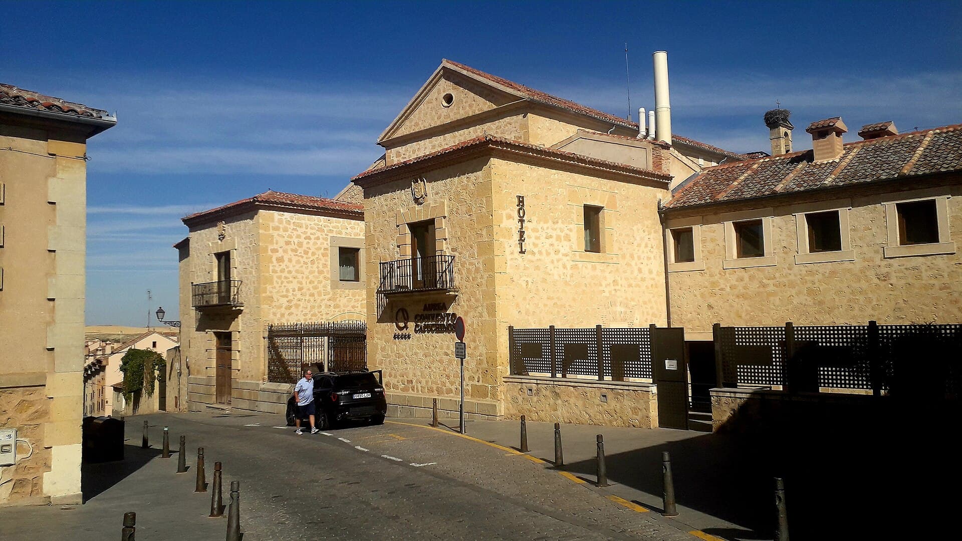 Hotel Eurostars Convento Capuchinos (via Wikimedia Commons, CC BY-SA 4.0)