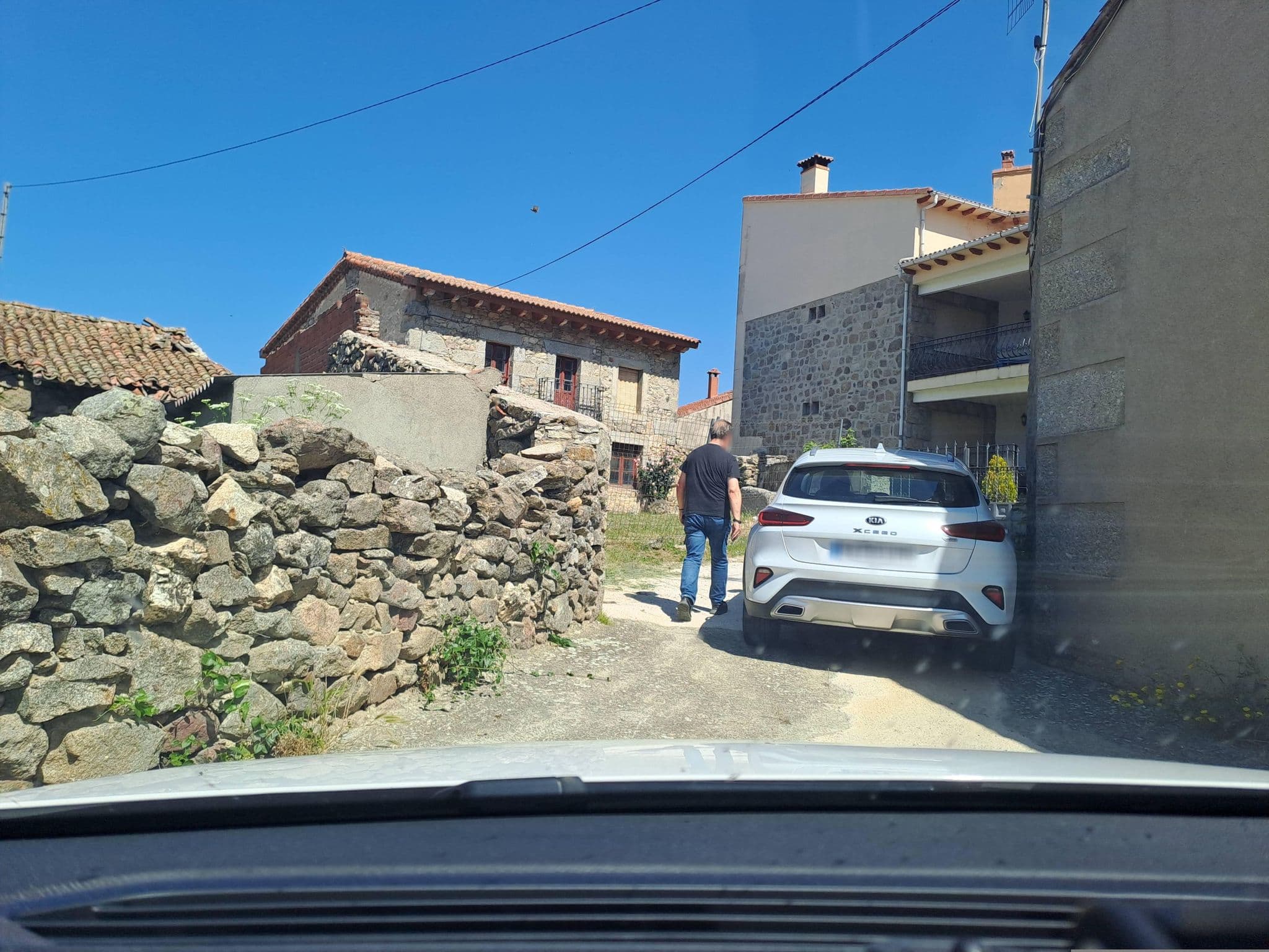 Street view near Hostal Alfonso, Mombeltrán — © normanm (CC BY-SA · Mapillary)