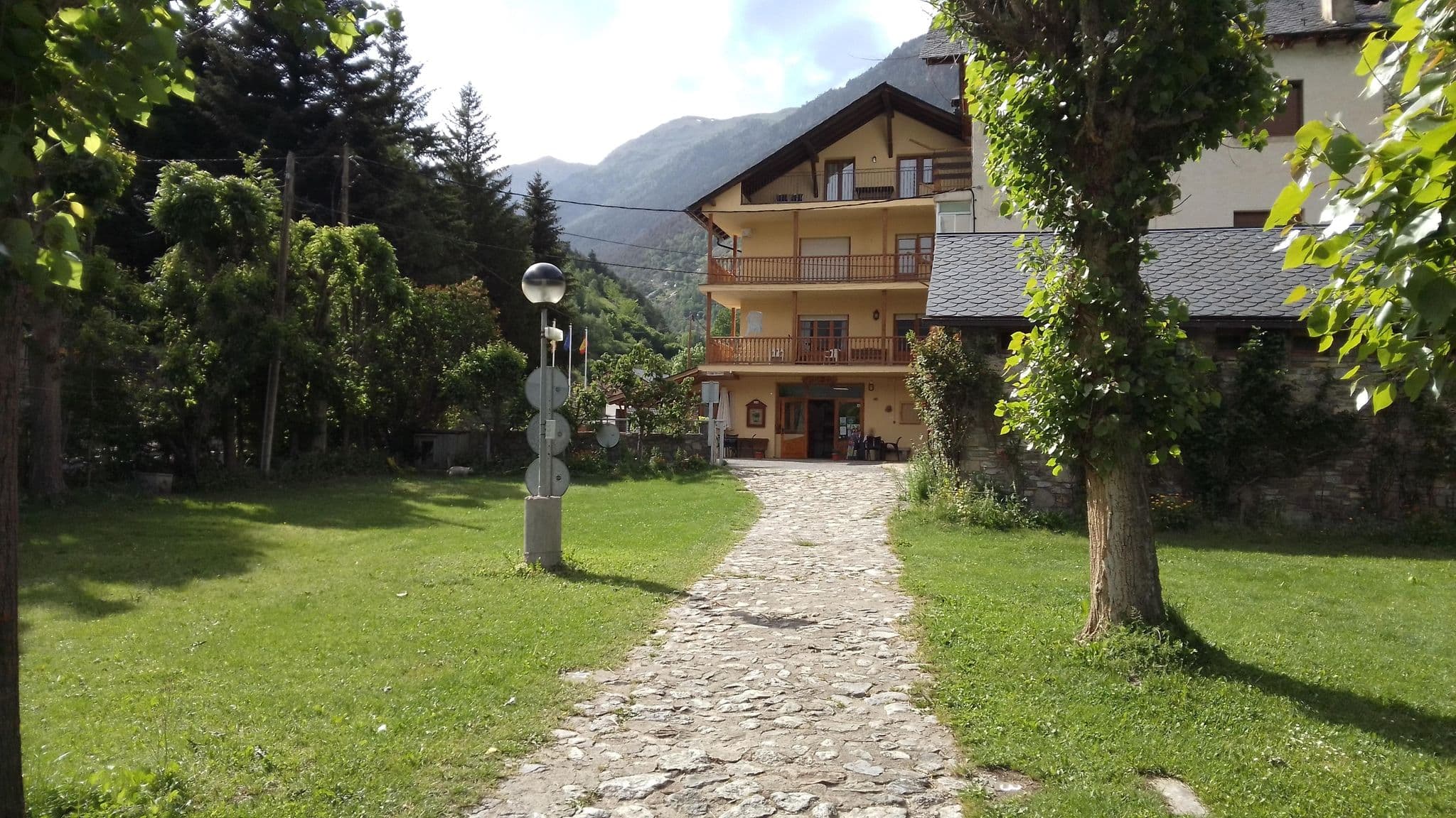 Street view near Càmping Solau, Sort — © dbenden (CC BY-SA · Mapillary)