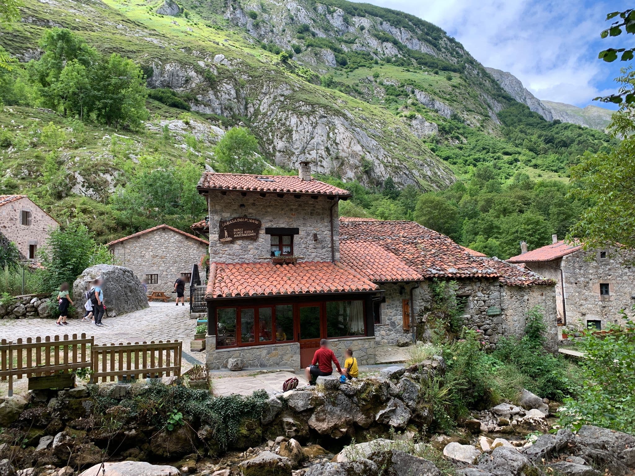 Street view near La Aldea de Bulnes, Carreña — © robot8a (CC BY-SA · Mapillary)