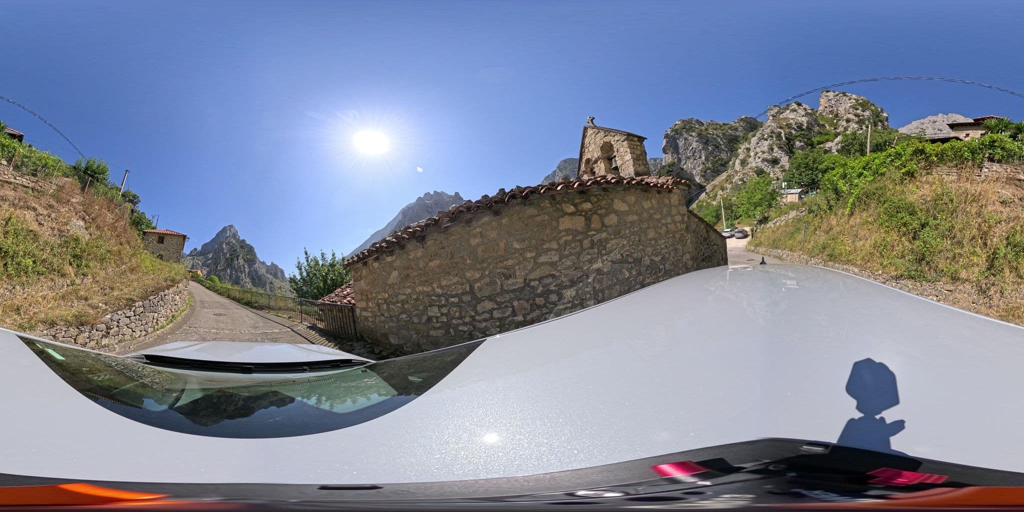 Street view near Apartamentos el Portal del Abuelo, Carreña — © yannakis (CC BY-SA · Mapillary)