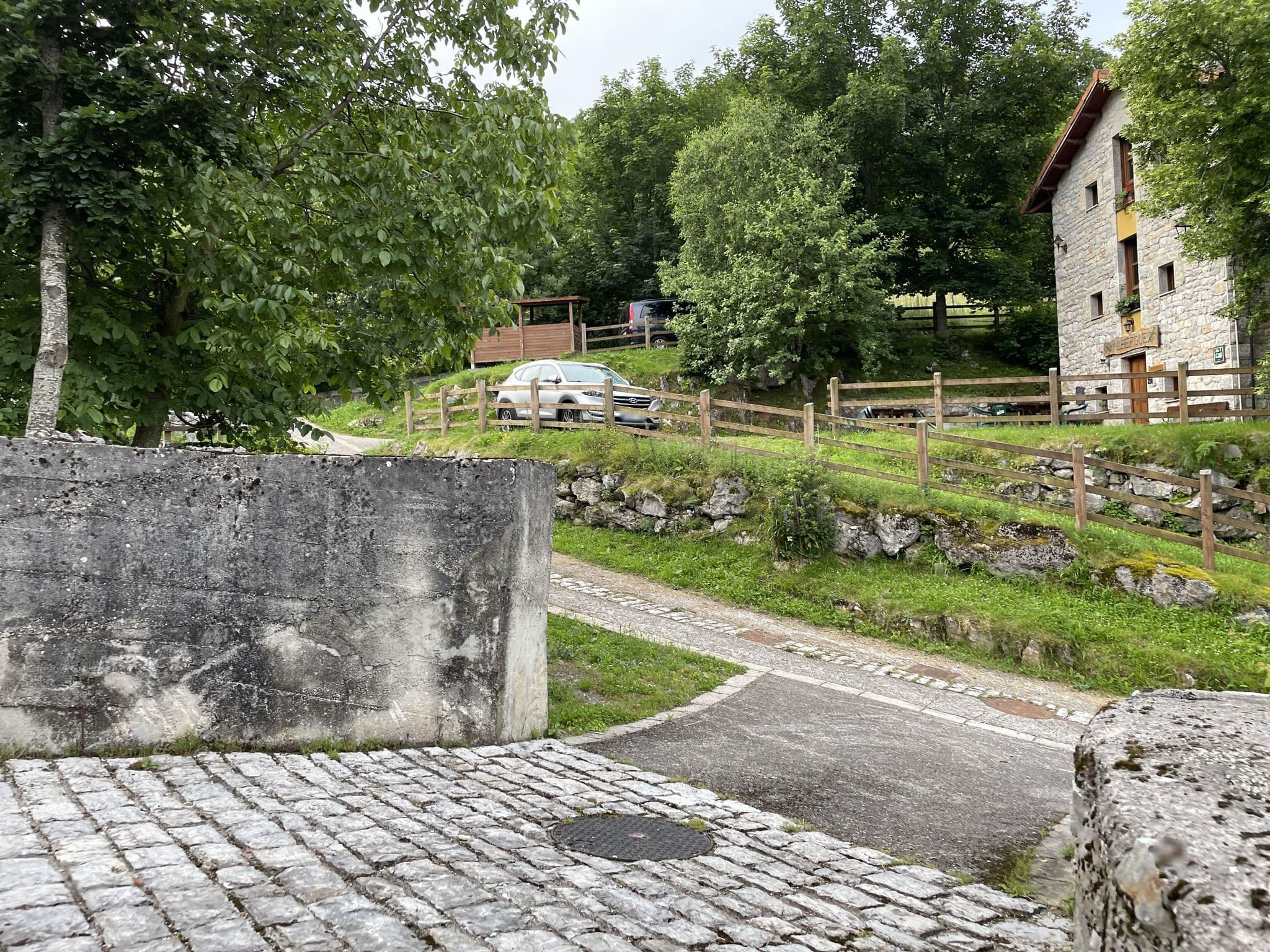 Street view near Albergue Peña Castil, Carreña — © seraq (CC BY-SA · Mapillary)