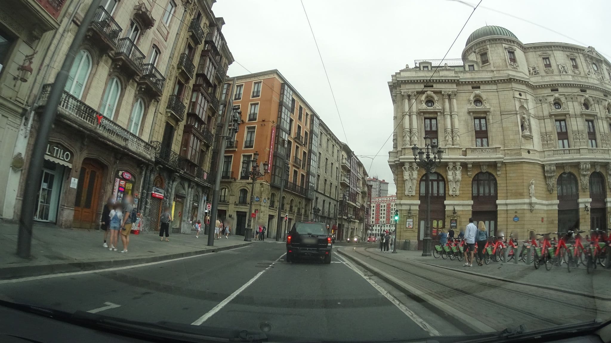 Street view near Petit Palace Arana, Bilbao — © robertogeb (CC BY-SA · Mapillary)