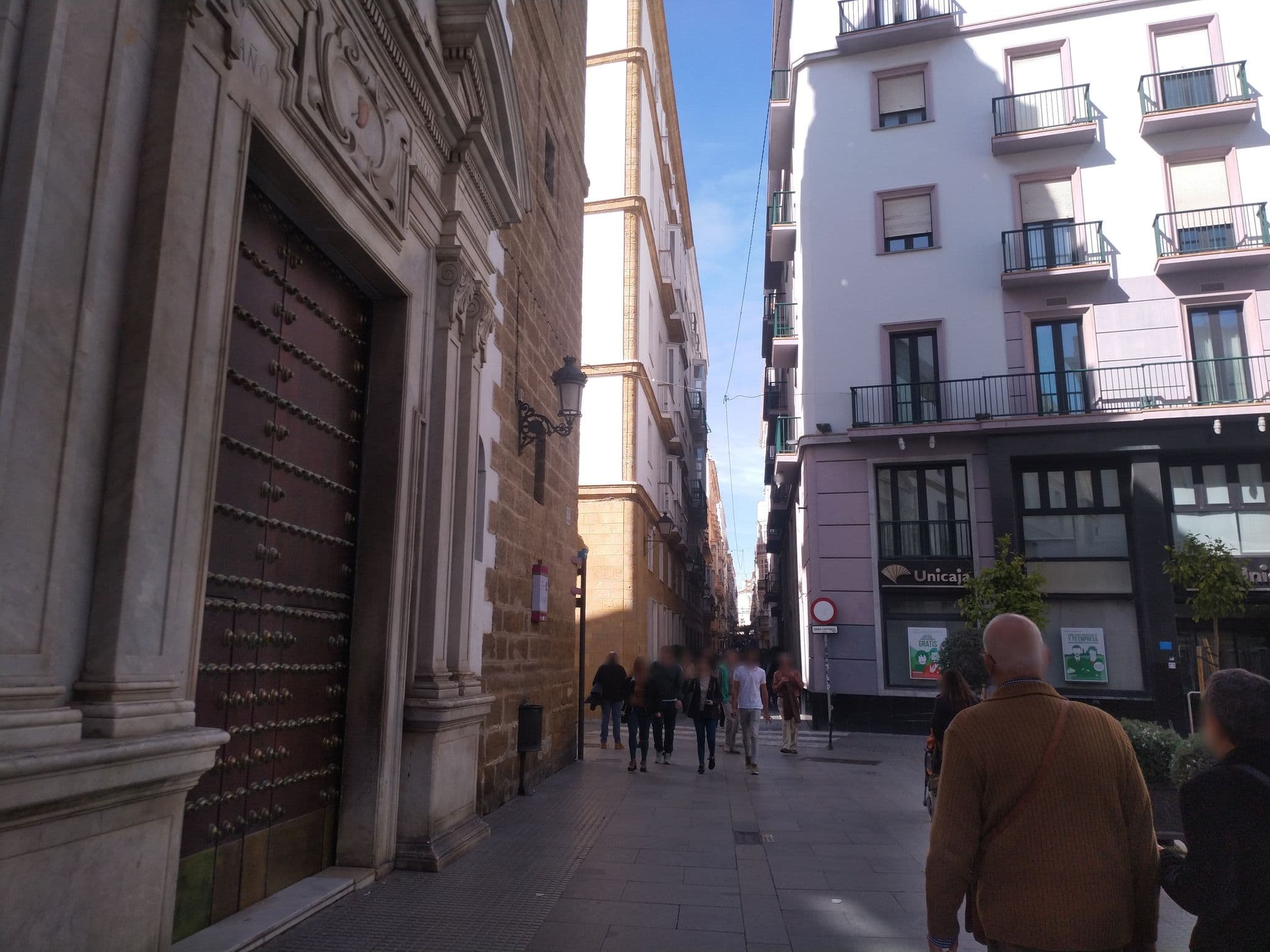 Street view near Apartamentos Urania, Cadiz — © pablopita (CC BY-SA · Mapillary)