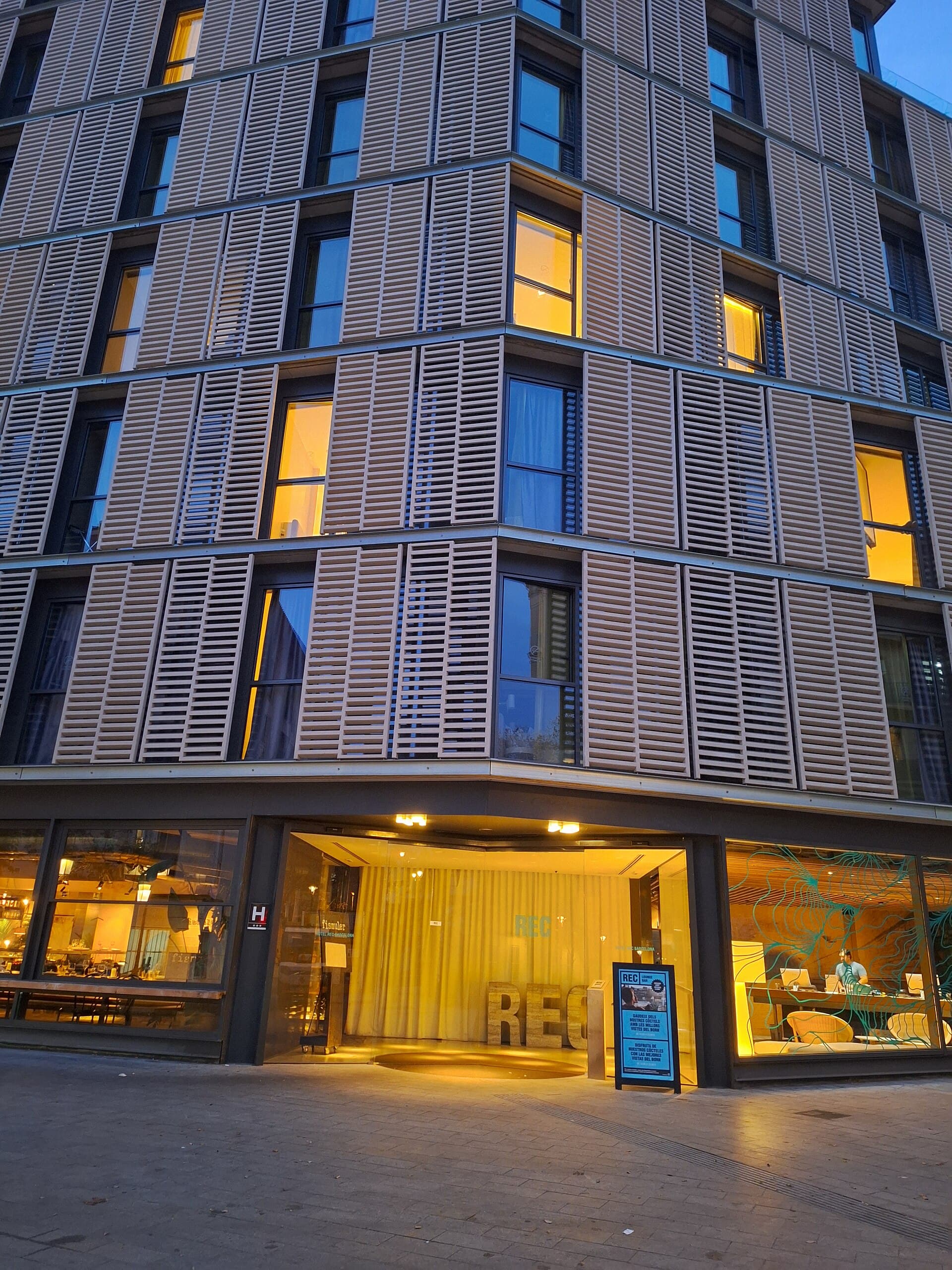 Hotel Rec Barcelona - Adults Only (via Wikimedia Commons, CC BY-SA 3.0)