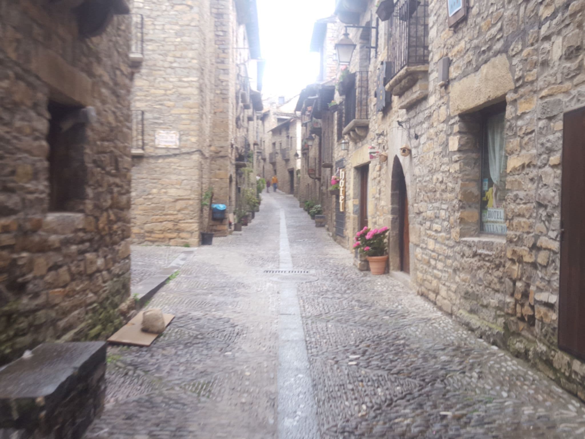 Street view near Hotel Villa Románica, Aínsa — © petitminion (CC BY-SA · Mapillary)