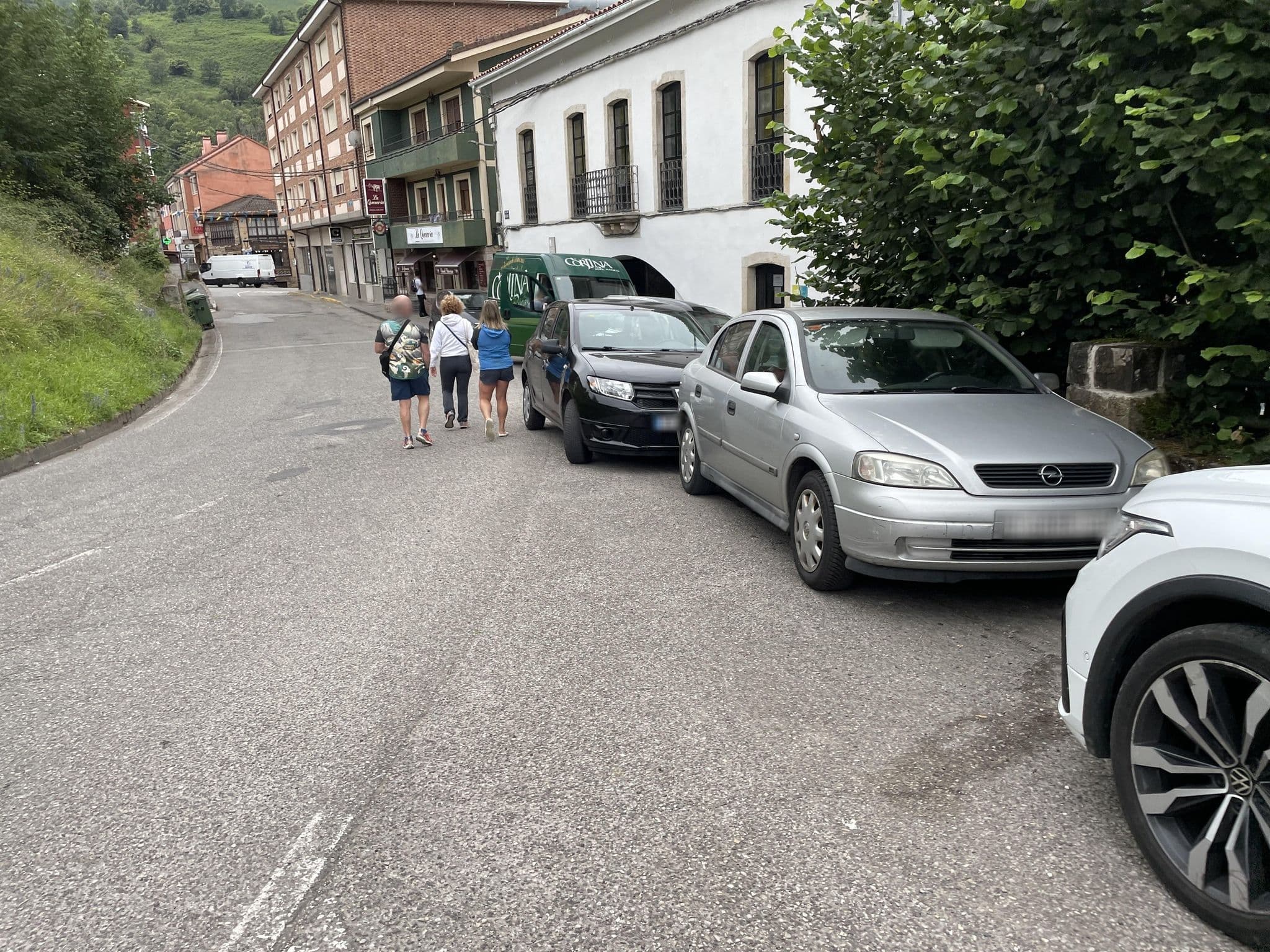 Street view near Casa de la Tila, Carreña — © seraq (CC BY-SA · Mapillary)