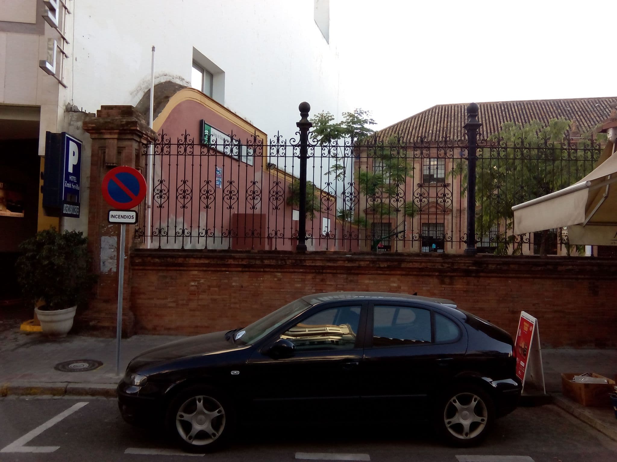 Street view near Hotel Zenit, Sevilla