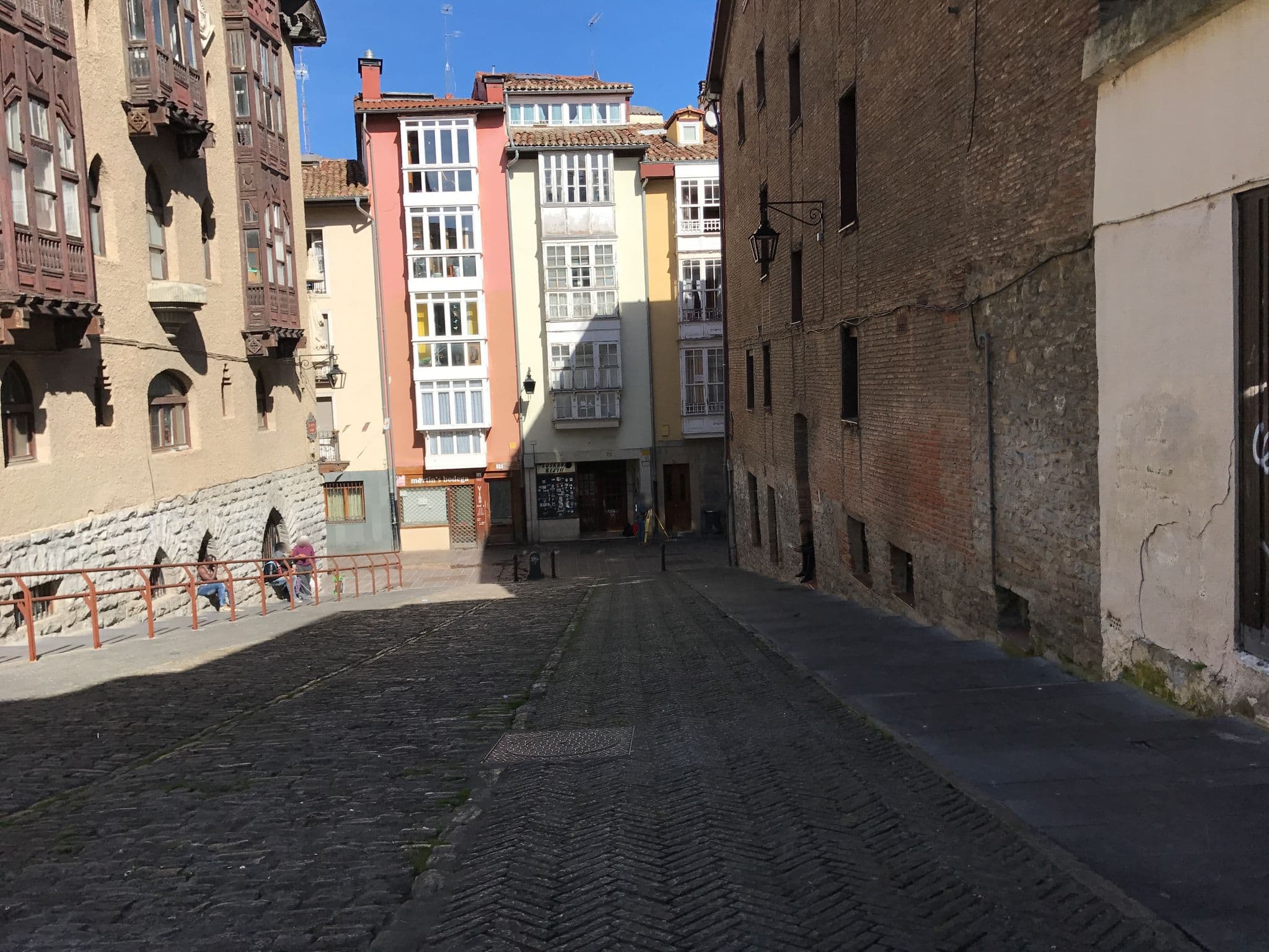 Street view near Albergue de la Catedral, Gasteiz / Vitoria — © miguel_andrade (CC BY-SA · Mapillary)