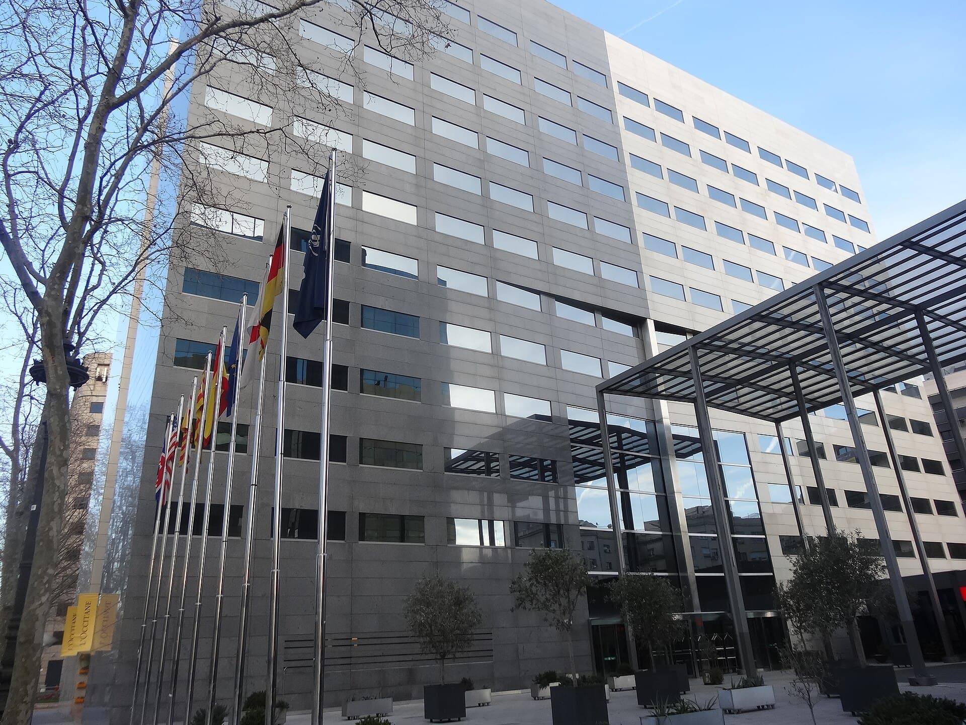 Hilton Barcelona (via Wikimedia Commons, CC BY-SA 4.0)
