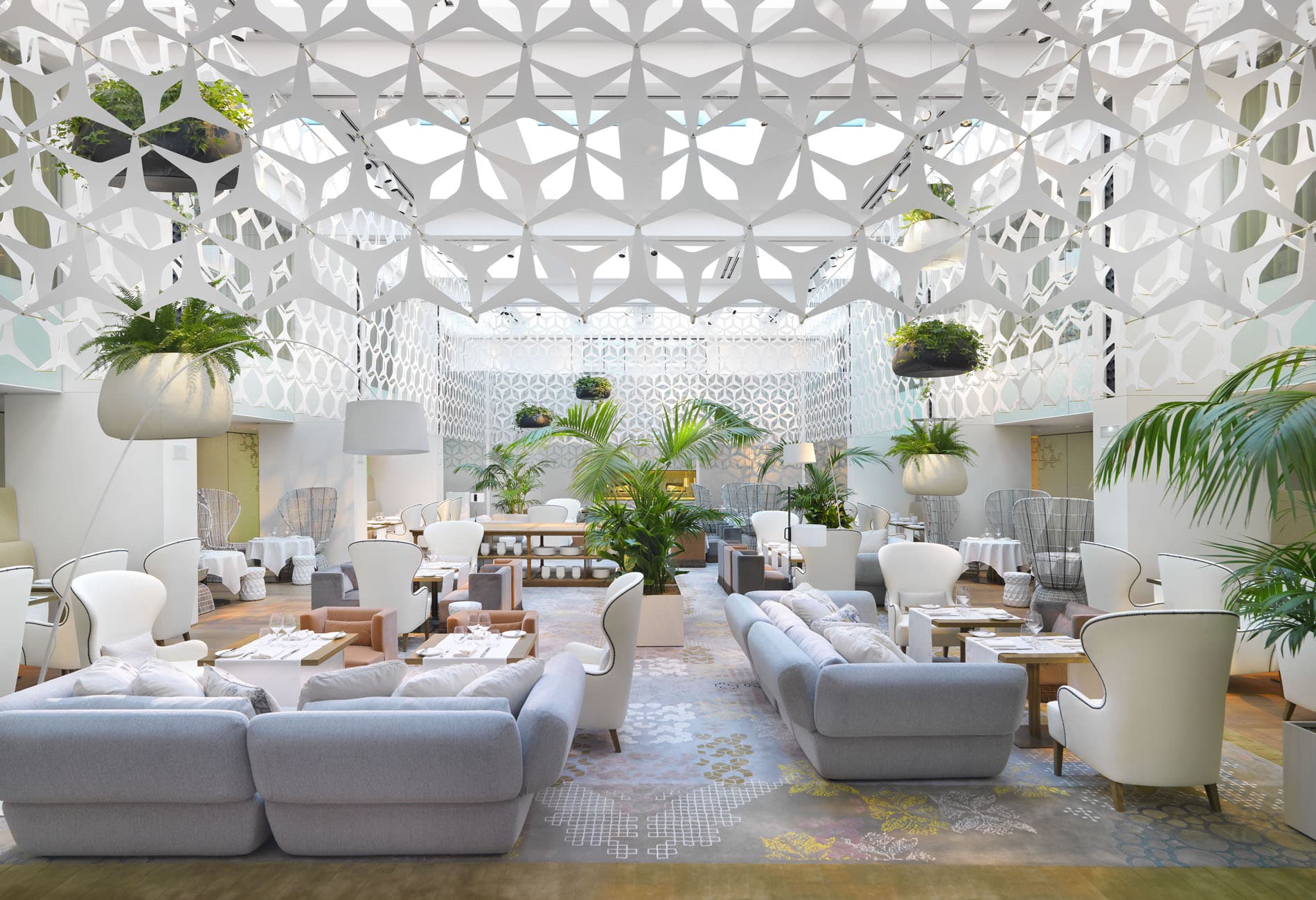 Mandarin Oriental (via Wikimedia Commons, CC BY-SA 3.0)