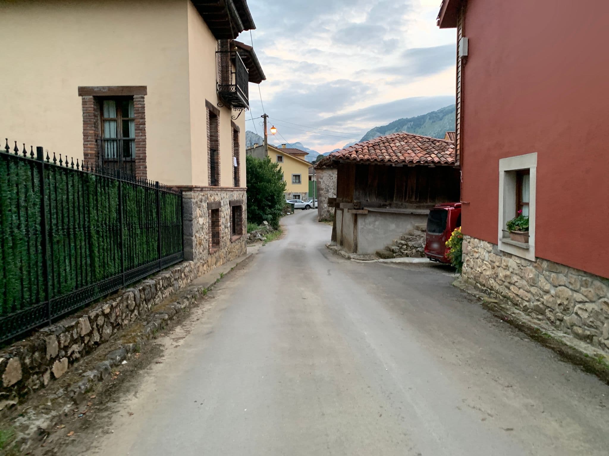 Street view near Pelayo, Carreña