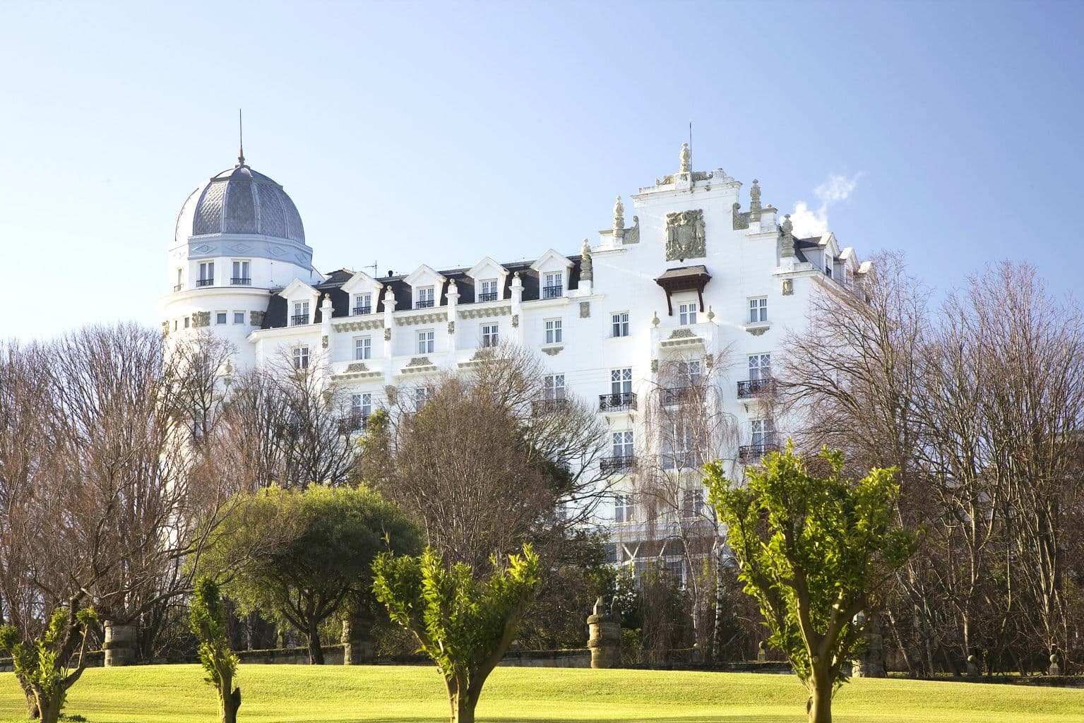 Eurostars Hotel Real (via Wikimedia Commons, CC BY-SA 3.0)