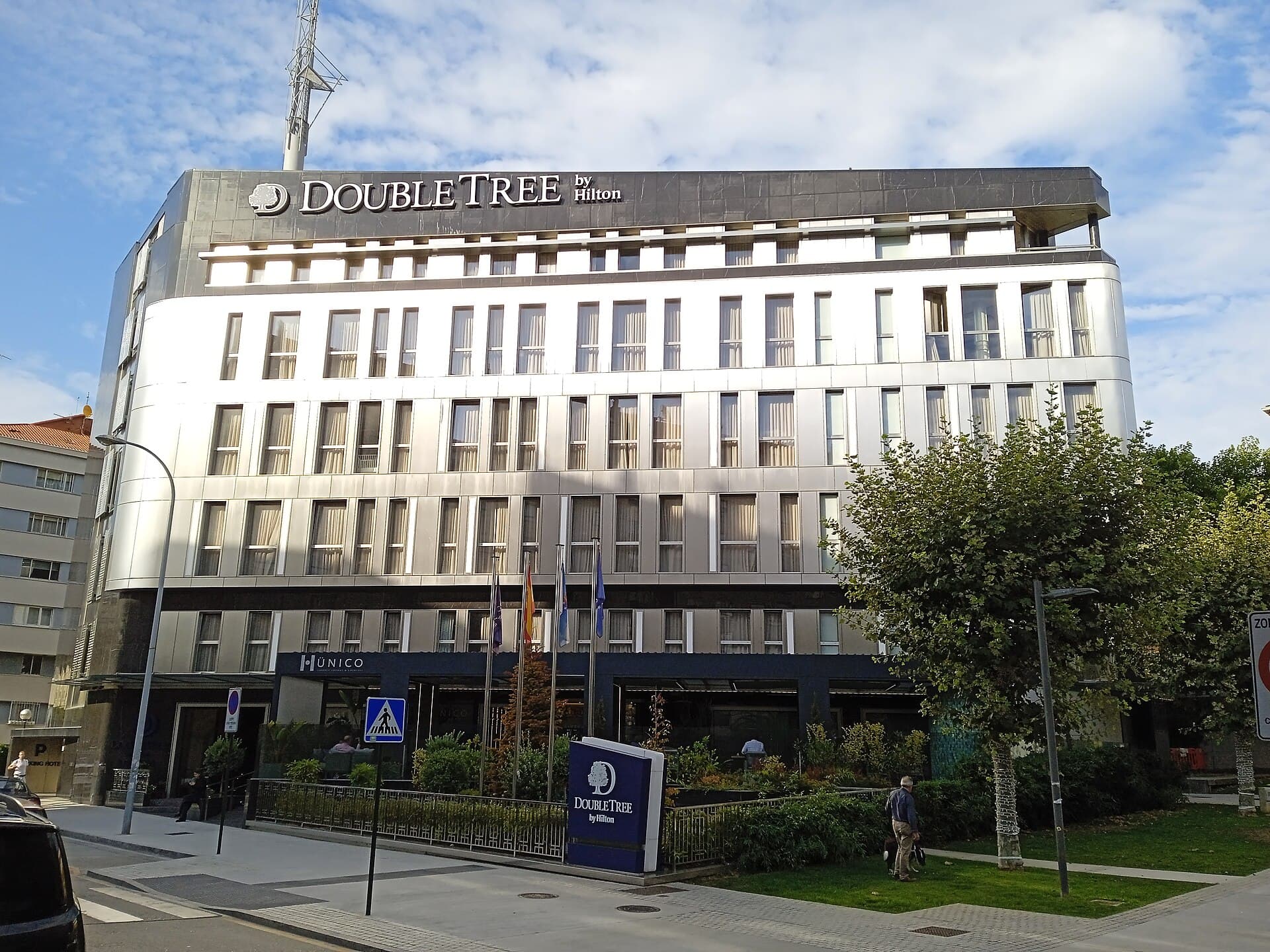 DoubleTree by Hilton A Coruña (via Wikimedia Commons, CC BY-SA 3.0)
