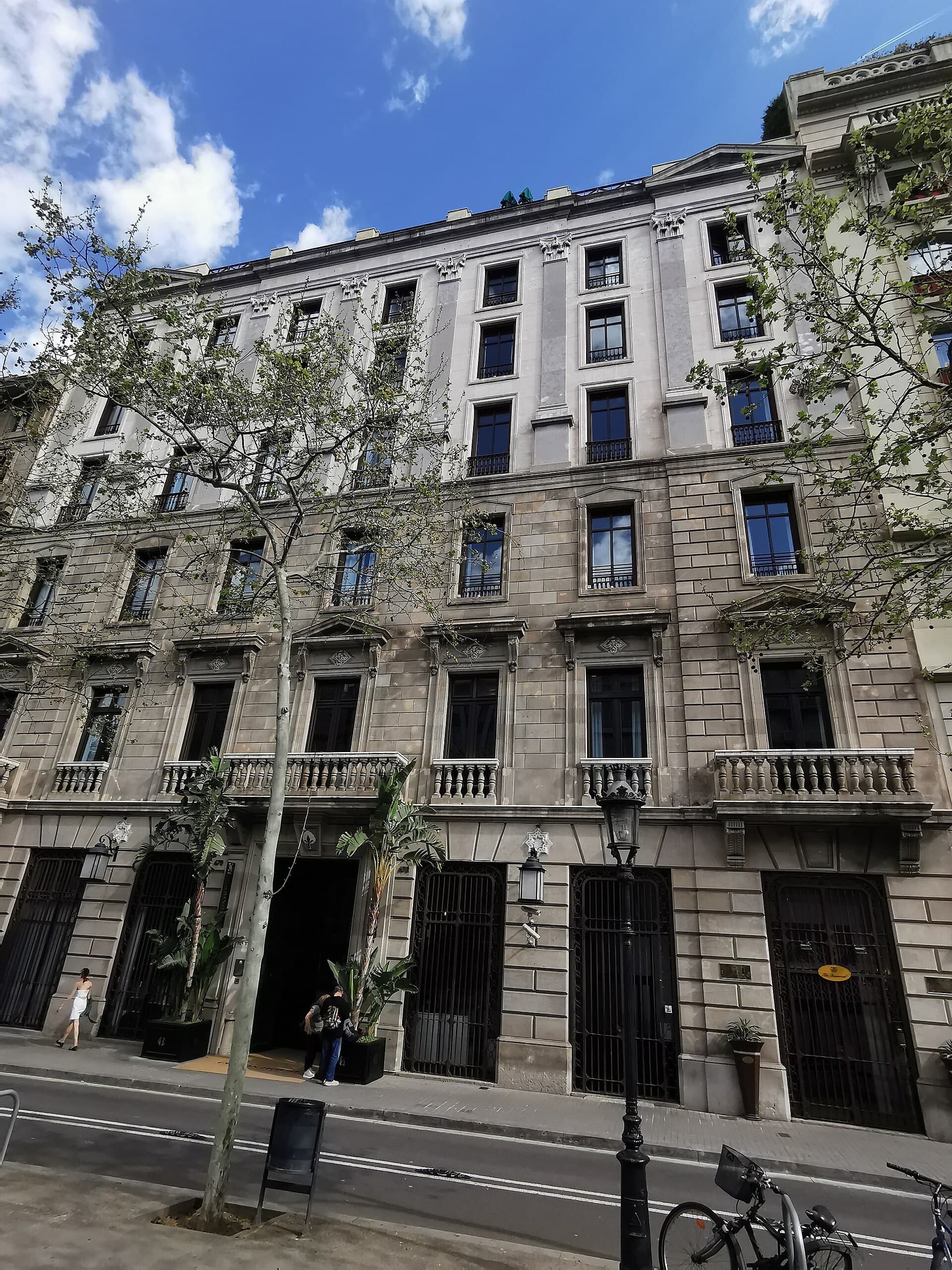 Cotton House Hotel, Autograph Collection (via Wikimedia Commons, CC BY-SA 3.0)