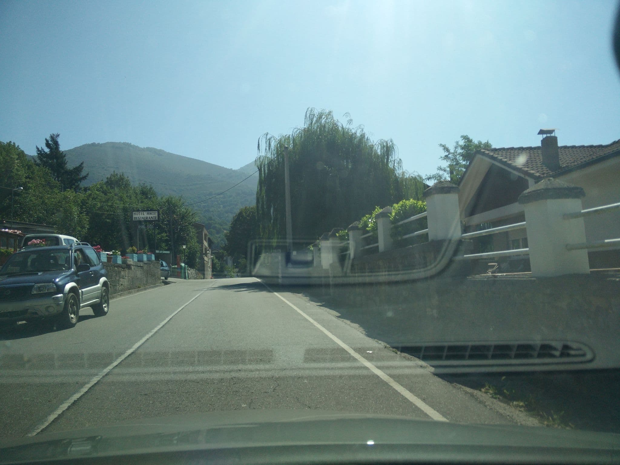 Street view near Hotel Restaurante Arniciu, Campo de Caso — © txenoo (CC BY-SA · Mapillary)