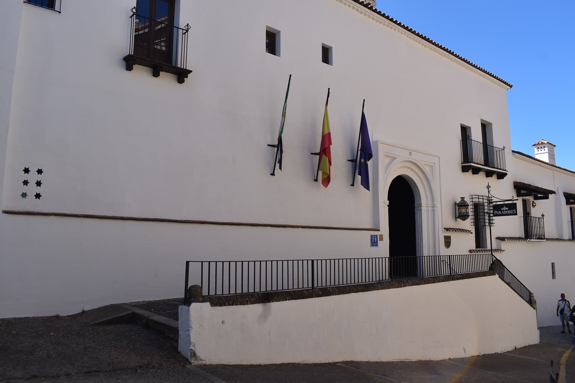 Parador de Turismo de Guadalupe (via Wikimedia Commons, CC BY-SA 4.0)