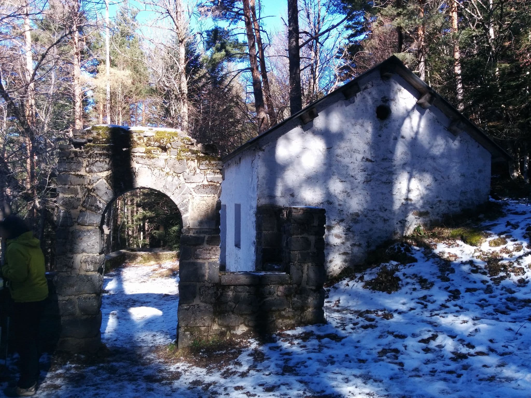 Street view near Viveros de la casa blanca, Sallent de Gállego