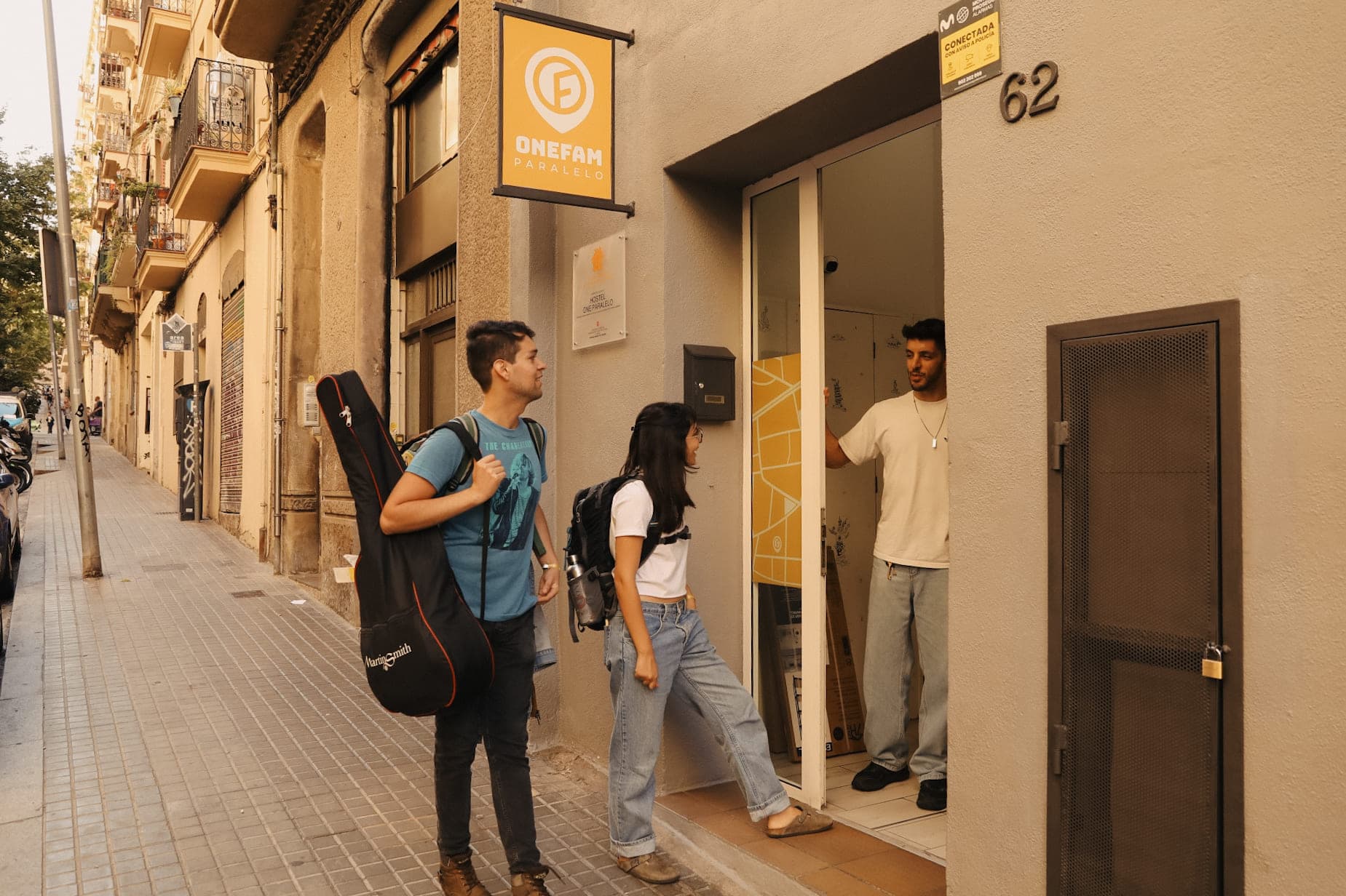 Onefam Paralelo Hostel Barcelona (via Wikimedia Commons, CC0)