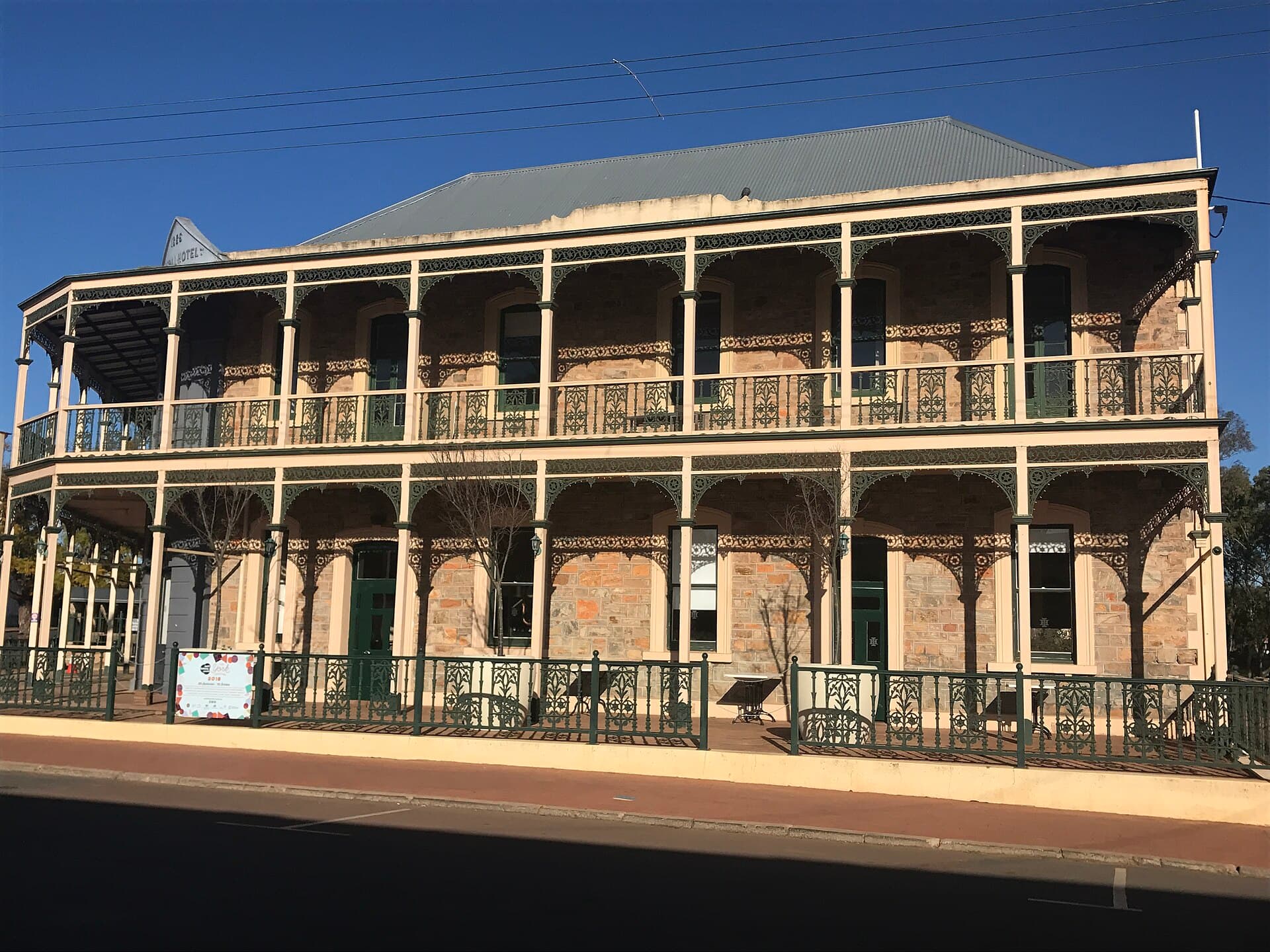 Imperial Inn (via Wikimedia Commons, CC BY-SA 4.0)