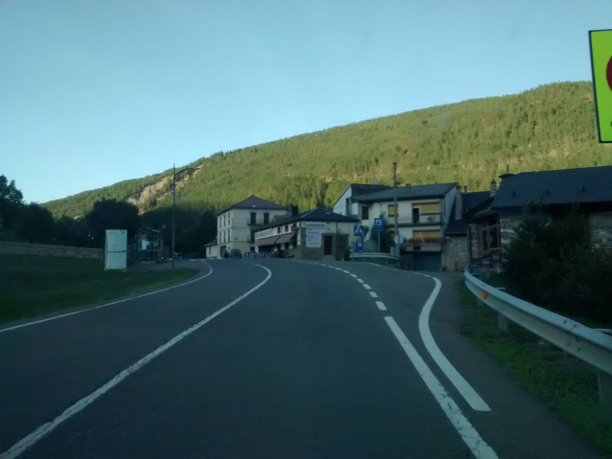 Street view near Hotel Restaurante Mesón Castiello, Jaca — © msevilla00 (CC BY-SA · Mapillary)