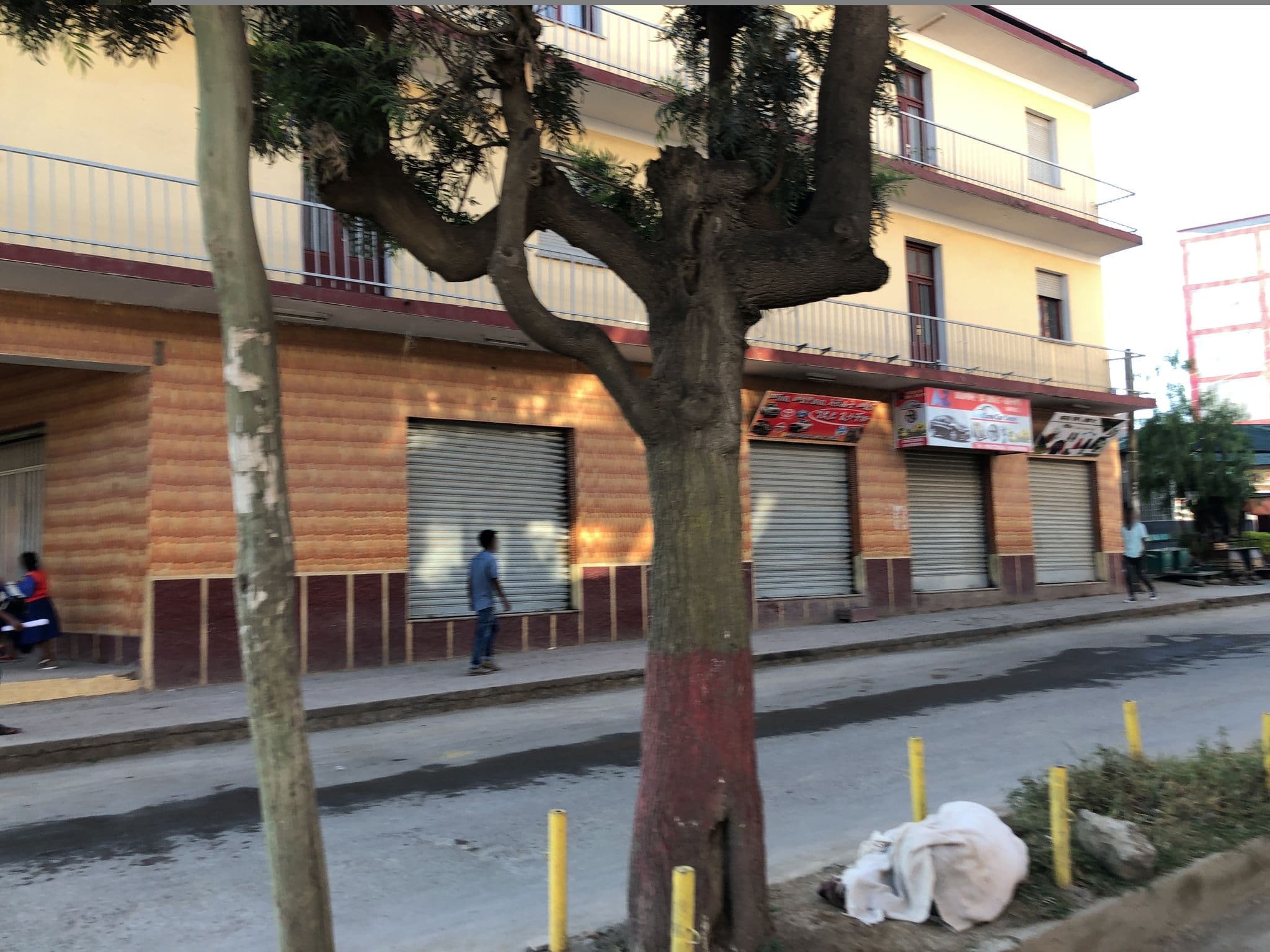Street view near Atse Yohannes Hotel, Mek'ele — © mtnbiker (CC BY-SA · Mapillary)