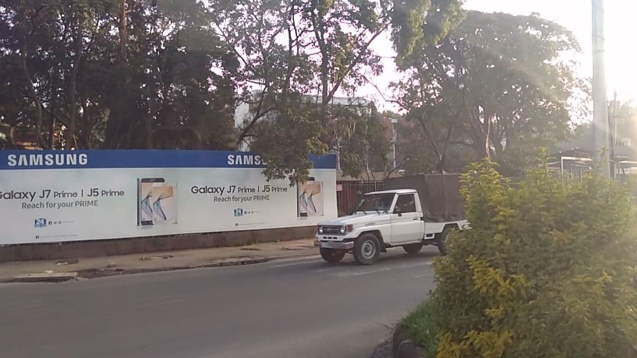 Street view near Finfine Adarash Hotel, Addis Ababa