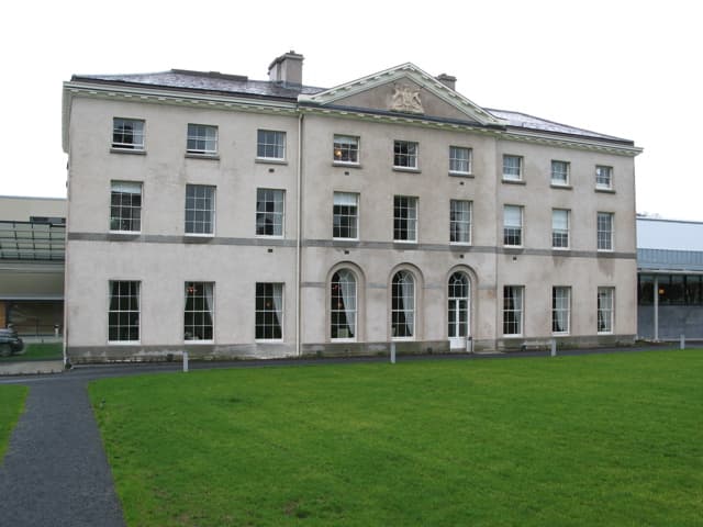 Farnham Estate (via Wikimedia Commons, CC BY-SA 2.0)