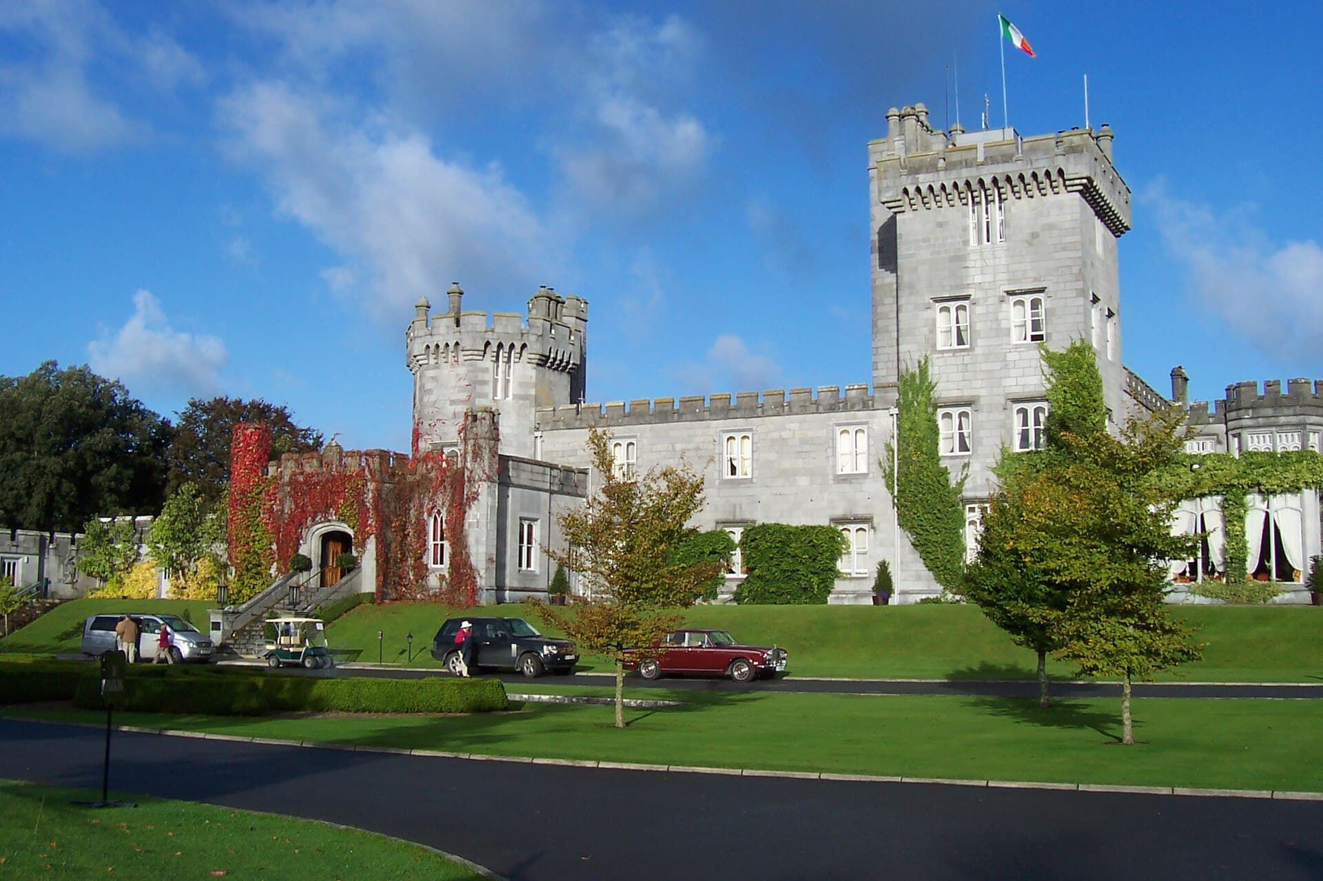 Dromoland Castle (via Wikimedia Commons, Public domain)