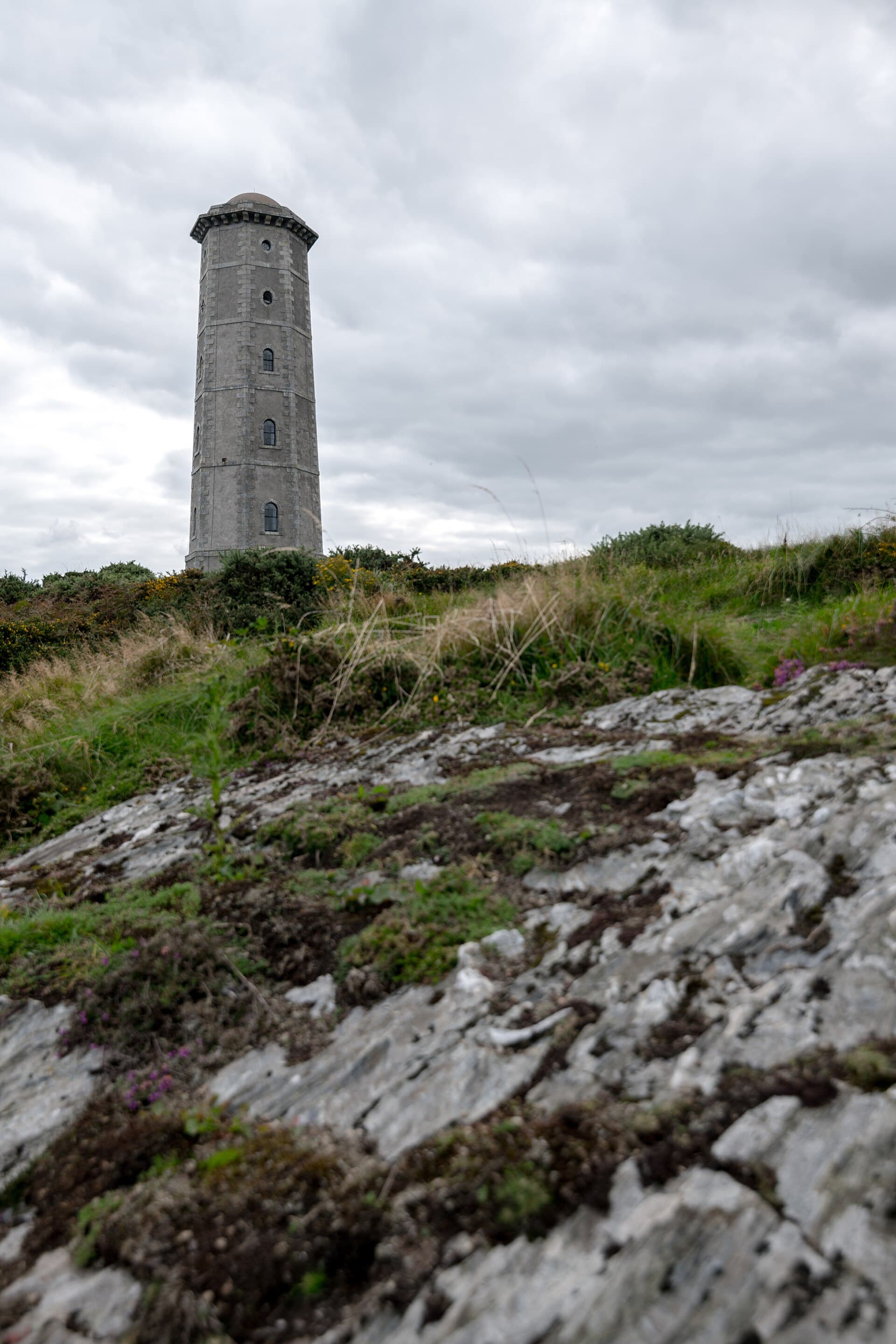 Wicklow Head "Rear" Lighthouse (via Wikimedia Commons, CC BY-SA 4.0)